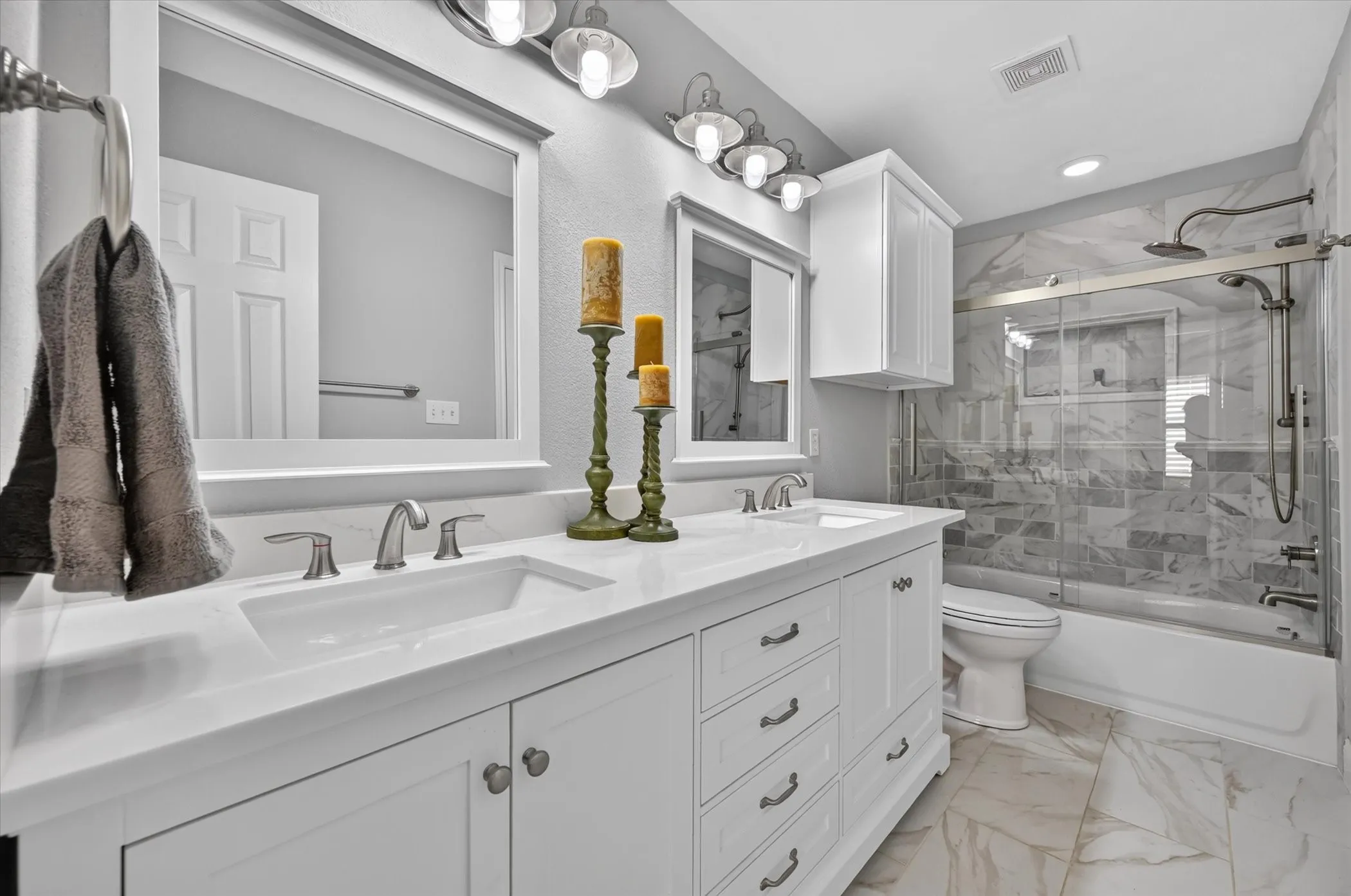 Single Family Residence For Sale in Denton County , 4000 Saturn Street, Flower Mound, Texas 75028, 5 Bedroom, 3 Bathroom, 3 Garage spaces, 3,455 Sqft, built in 1999, mls#21393322, Real Estate Agent in Flower Mound, Homes For Sale in Denton county, Homes For Sale in Flower Mound, Realtor in Flower Mound Texas, Real Estate Brokerage Independent Realty Texas, Luminita Cordes Realtor