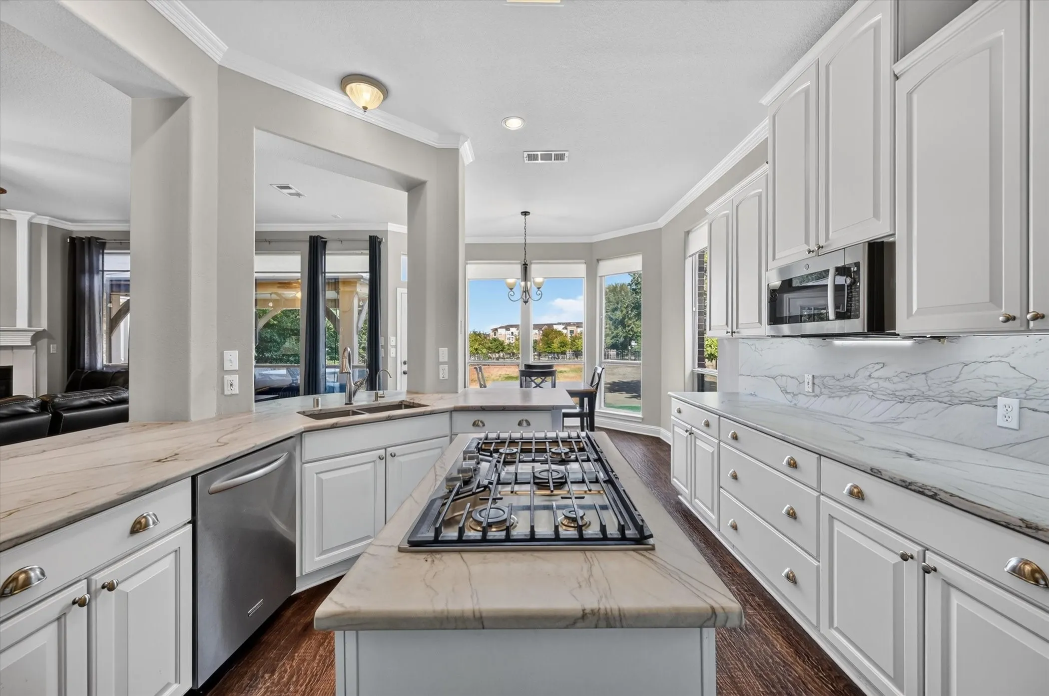 Single Family Residence For Sale in Denton County , 4000 Saturn Street, Flower Mound, Texas 75028, 5 Bedroom, 3 Bathroom, 3 Garage spaces, 3,455 Sqft, built in 1999, mls#21393322, Real Estate Agent in Flower Mound, Homes For Sale in Denton county, Homes For Sale in Flower Mound, Realtor in Flower Mound Texas, Real Estate Brokerage Independent Realty Texas, Luminita Cordes Realtor
