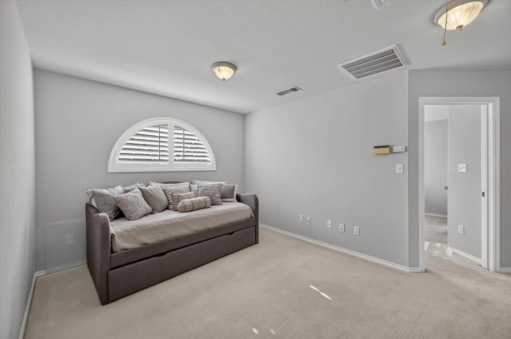 Single Family Residence For Sale in Denton County , 4000 Saturn Street, Flower Mound, Texas 75028, 5 Bedroom, 3 Bathroom, 3 Garage spaces, 3,455 Sqft, built in 1999, mls#21393322, Real Estate Agent in Flower Mound, Homes For Sale in Denton county, Homes For Sale in Flower Mound, Realtor in Flower Mound Texas, Real Estate Brokerage Independent Realty Texas, Luminita Cordes Realtor