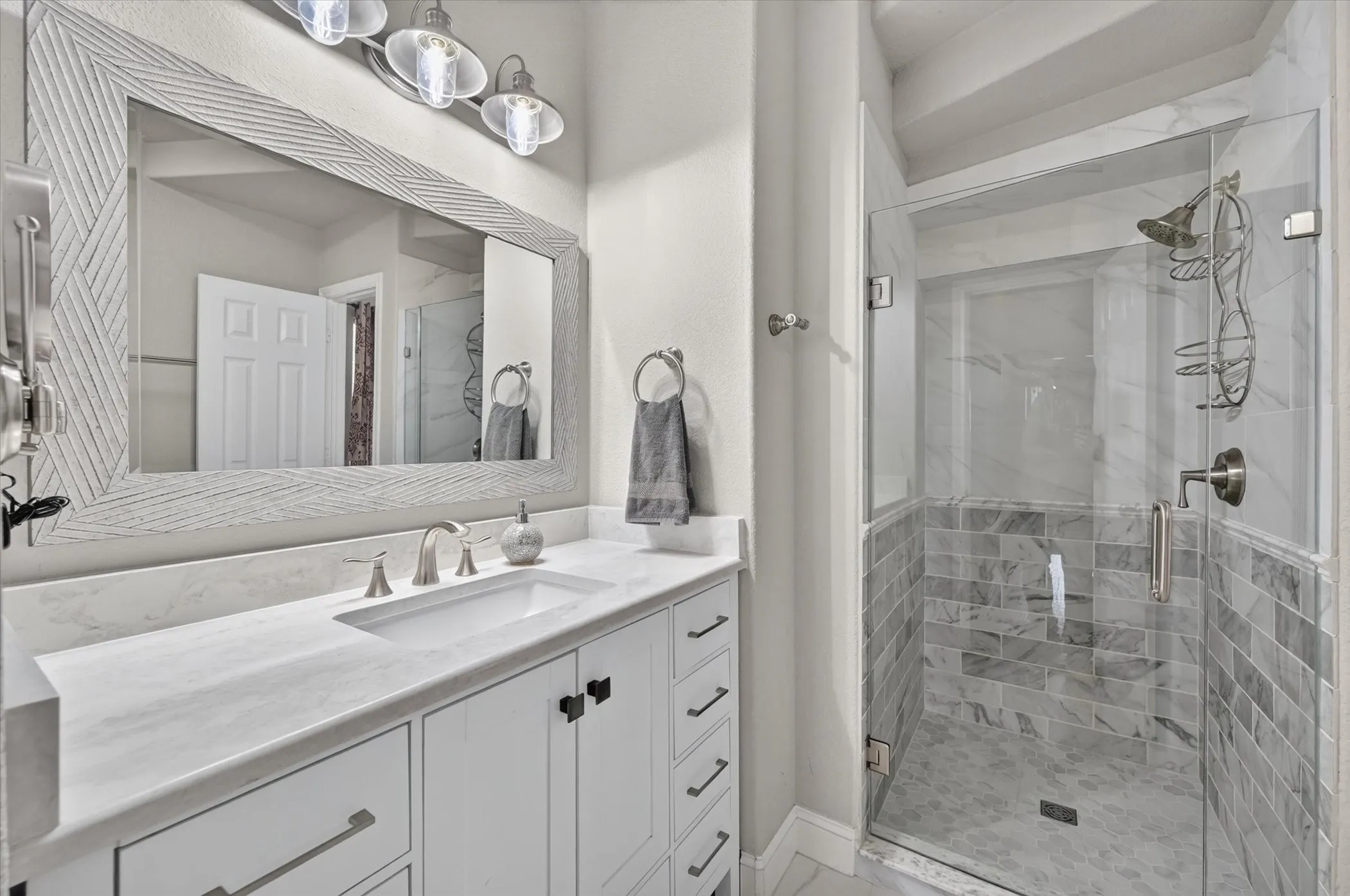 Single Family Residence For Sale in Denton County , 4000 Saturn Street, Flower Mound, Texas 75028, 5 Bedroom, 3 Bathroom, 3 Garage spaces, 3,455 Sqft, built in 1999, mls#21393322, Real Estate Agent in Flower Mound, Homes For Sale in Denton county, Homes For Sale in Flower Mound, Realtor in Flower Mound Texas, Real Estate Brokerage Independent Realty Texas, Luminita Cordes Realtor