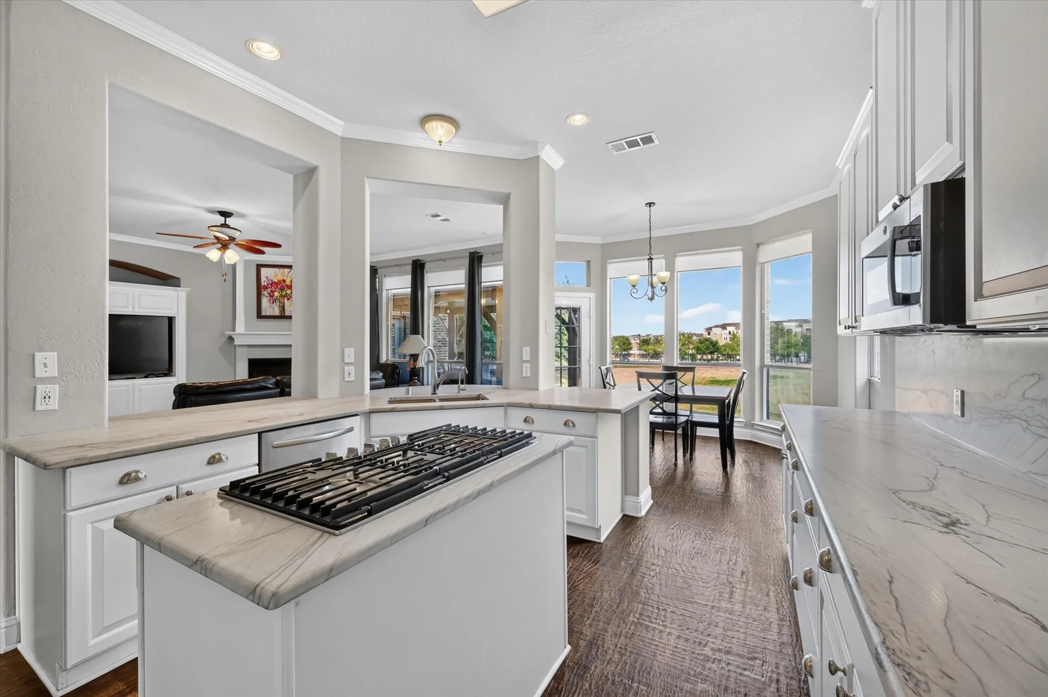 Single Family Residence For Sale in Denton County , 4000 Saturn Street, Flower Mound, Texas 75028, 5 Bedroom, 3 Bathroom, 3 Garage spaces, 3,455 Sqft, built in 1999, mls#21393322, Real Estate Agent in Flower Mound, Homes For Sale in Denton county, Homes For Sale in Flower Mound, Realtor in Flower Mound Texas, Real Estate Brokerage Independent Realty Texas, Luminita Cordes Realtor