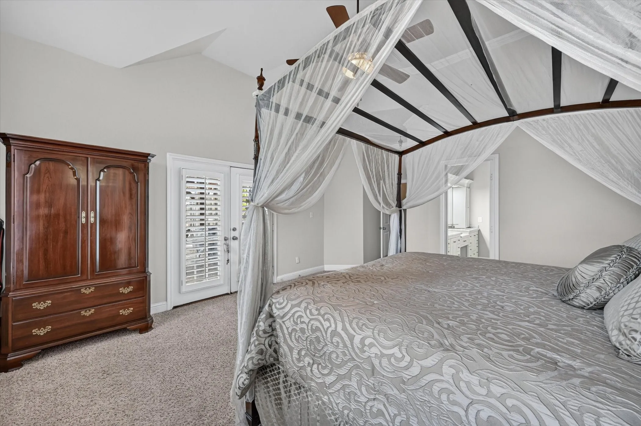 Single Family Residence For Sale in Denton County , 4000 Saturn Street, Flower Mound, Texas 75028, 5 Bedroom, 3 Bathroom, 3 Garage spaces, 3,455 Sqft, built in 1999, mls#21393322, Real Estate Agent in Flower Mound, Homes For Sale in Denton county, Homes For Sale in Flower Mound, Realtor in Flower Mound Texas, Real Estate Brokerage Independent Realty Texas, Luminita Cordes Realtor