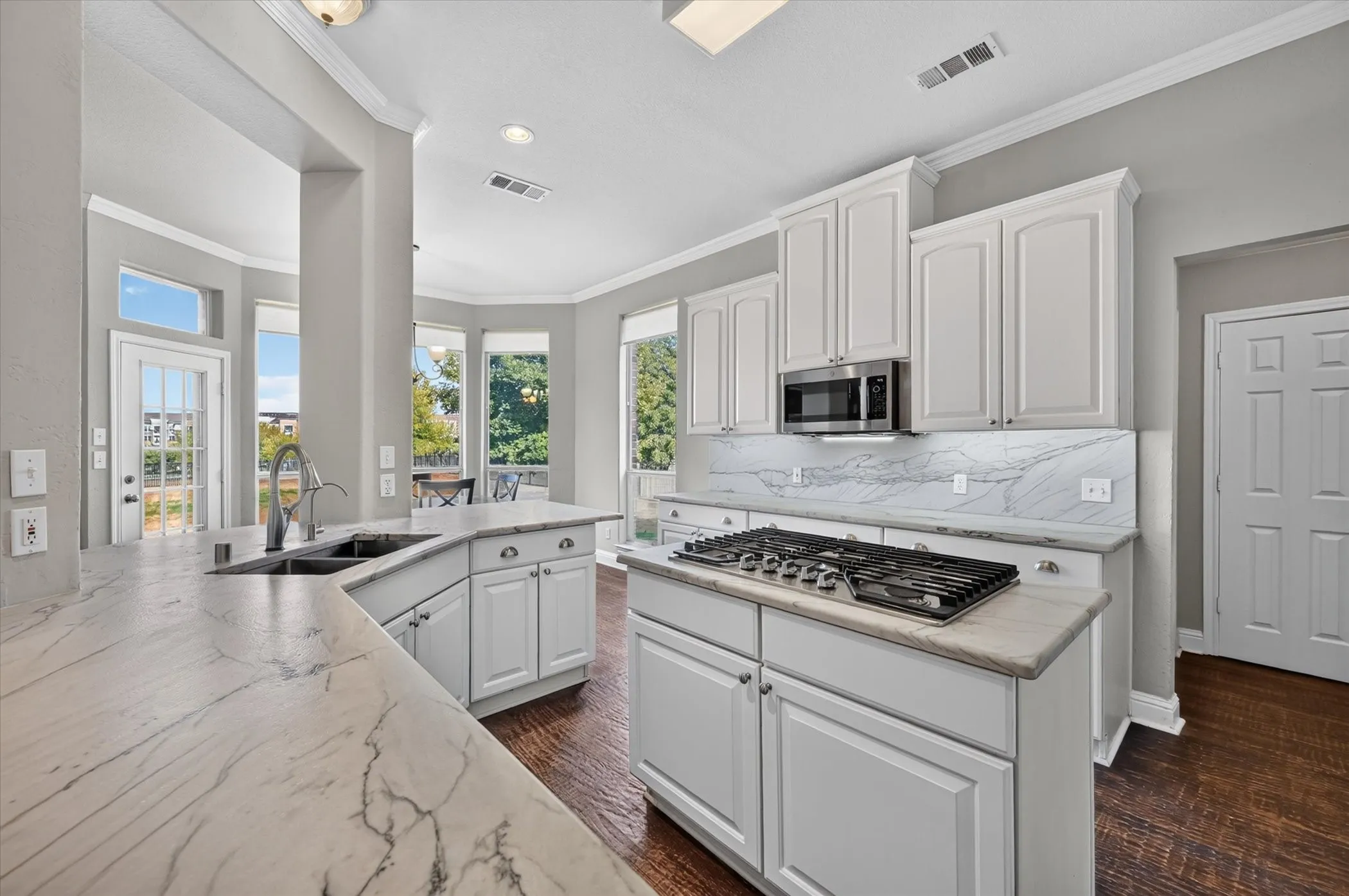 Single Family Residence For Sale in Denton County , 4000 Saturn Street, Flower Mound, Texas 75028, 5 Bedroom, 3 Bathroom, 3 Garage spaces, 3,455 Sqft, built in 1999, mls#21393322, Real Estate Agent in Flower Mound, Homes For Sale in Denton county, Homes For Sale in Flower Mound, Realtor in Flower Mound Texas, Real Estate Brokerage Independent Realty Texas, Luminita Cordes Realtor