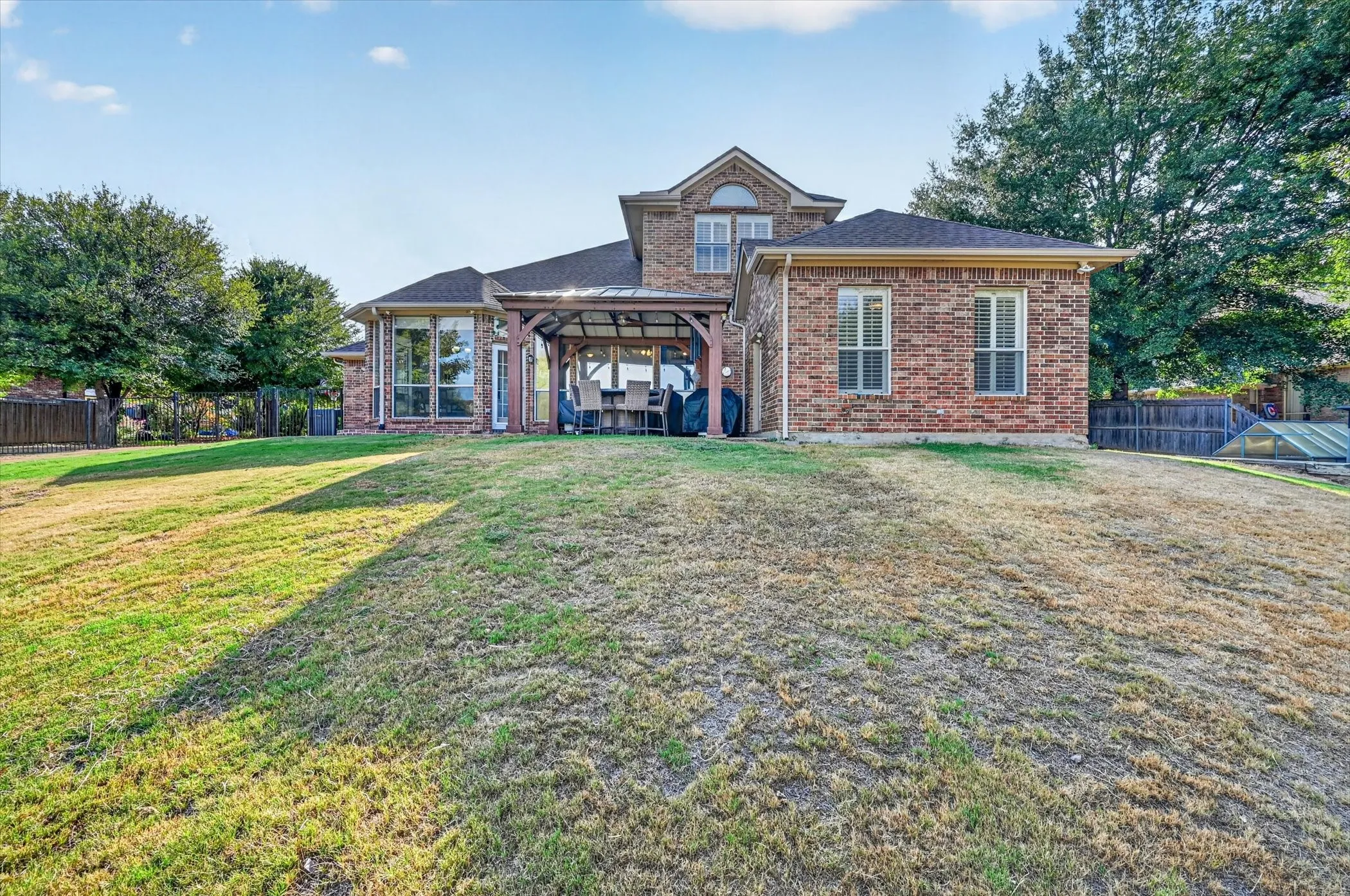 Single Family Residence For Sale in Denton County , 4000 Saturn Street, Flower Mound, Texas 75028, 5 Bedroom, 3 Bathroom, 3 Garage spaces, 3,455 Sqft, built in 1999, mls#21393322, Real Estate Agent in Flower Mound, Homes For Sale in Denton county, Homes For Sale in Flower Mound, Realtor in Flower Mound Texas, Real Estate Brokerage Independent Realty Texas, Luminita Cordes Realtor