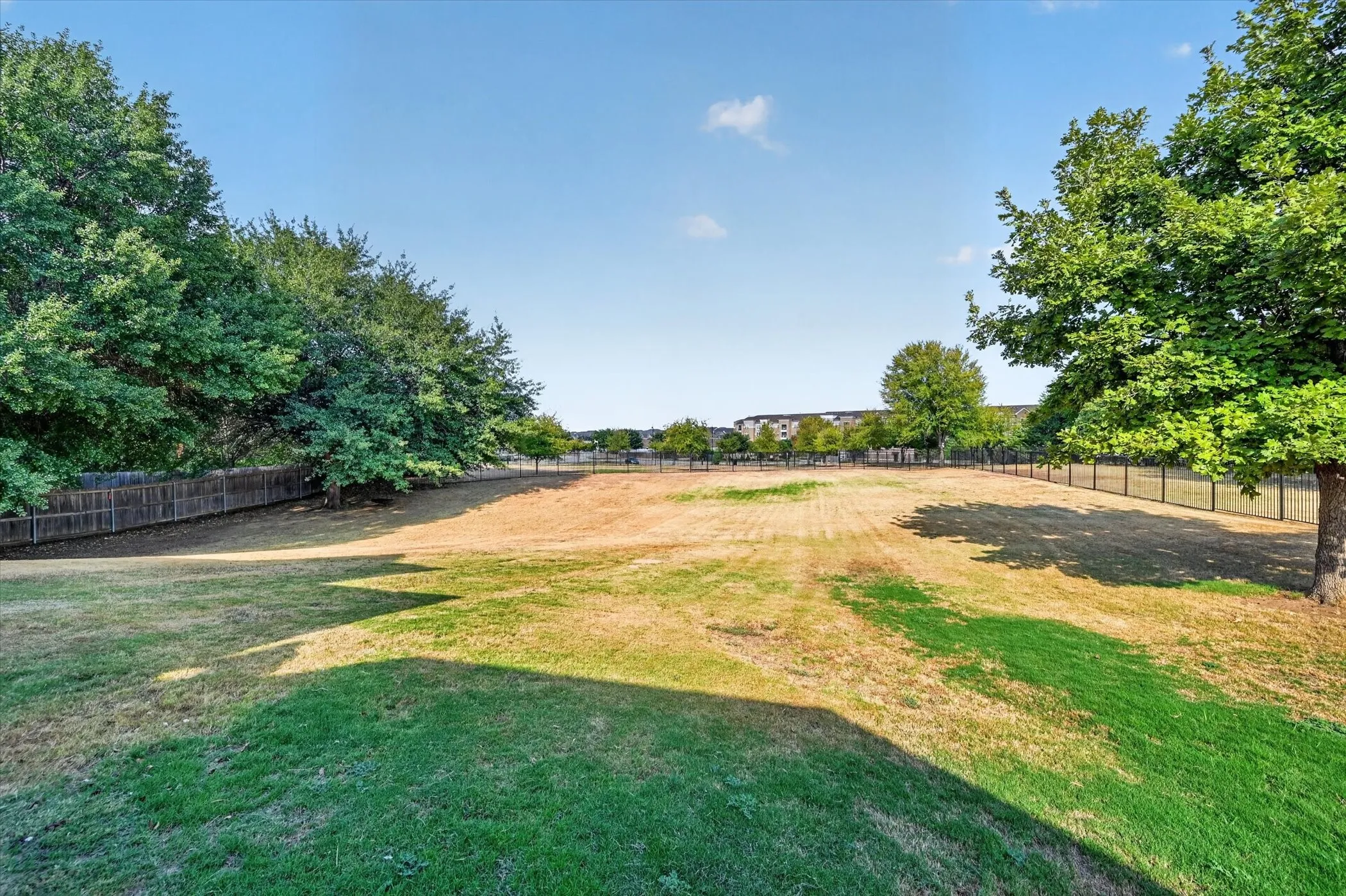 Single Family Residence For Sale in Denton County , 4000 Saturn Street, Flower Mound, Texas 75028, 5 Bedroom, 3 Bathroom, 3 Garage spaces, 3,455 Sqft, built in 1999, mls#21393322, Real Estate Agent in Flower Mound, Homes For Sale in Denton county, Homes For Sale in Flower Mound, Realtor in Flower Mound Texas, Real Estate Brokerage Independent Realty Texas, Luminita Cordes Realtor