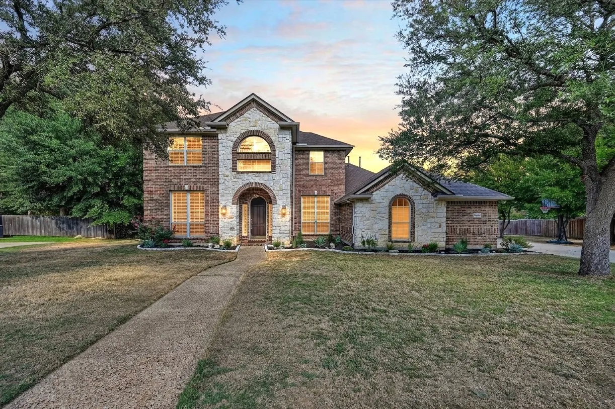 Single Family Residence For Sale in Denton County , 4000 Saturn Street, Flower Mound, Texas 75028, 5 Bedroom, 3 Bathroom, 3 Garage spaces, 3,455 Sqft, built in 1999, mls#21393322, Real Estate Agent in Flower Mound, Homes For Sale in Denton county, Homes For Sale in Flower Mound, Realtor in Flower Mound Texas, Real Estate Brokerage Independent Realty Texas, Luminita Cordes Realtor