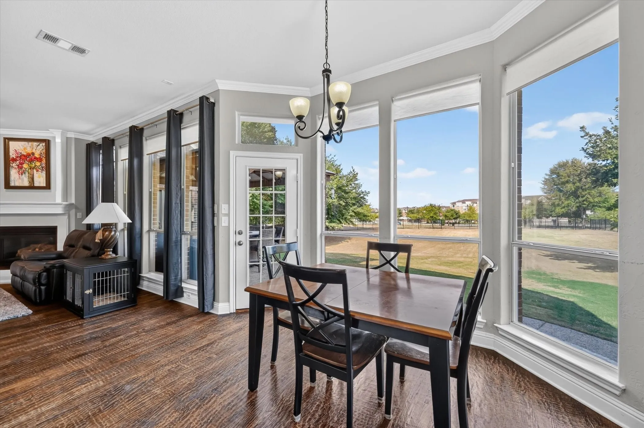 Single Family Residence For Sale in Denton County , 4000 Saturn Street, Flower Mound, Texas 75028, 5 Bedroom, 3 Bathroom, 3 Garage spaces, 3,455 Sqft, built in 1999, mls#21393322, Real Estate Agent in Flower Mound, Homes For Sale in Denton county, Homes For Sale in Flower Mound, Realtor in Flower Mound Texas, Real Estate Brokerage Independent Realty Texas, Luminita Cordes Realtor