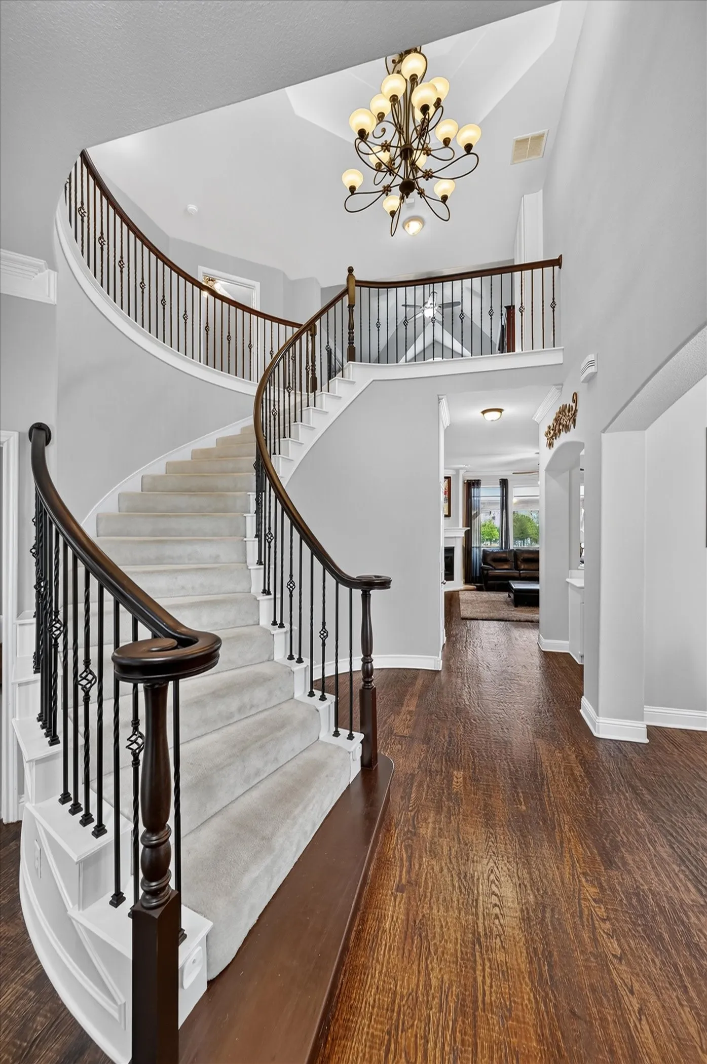 Single Family Residence For Sale in Denton County , 4000 Saturn Street, Flower Mound, Texas 75028, 5 Bedroom, 3 Bathroom, 3 Garage spaces, 3,455 Sqft, built in 1999, mls#21393322, Real Estate Agent in Flower Mound, Homes For Sale in Denton county, Homes For Sale in Flower Mound, Realtor in Flower Mound Texas, Real Estate Brokerage Independent Realty Texas, Luminita Cordes Realtor