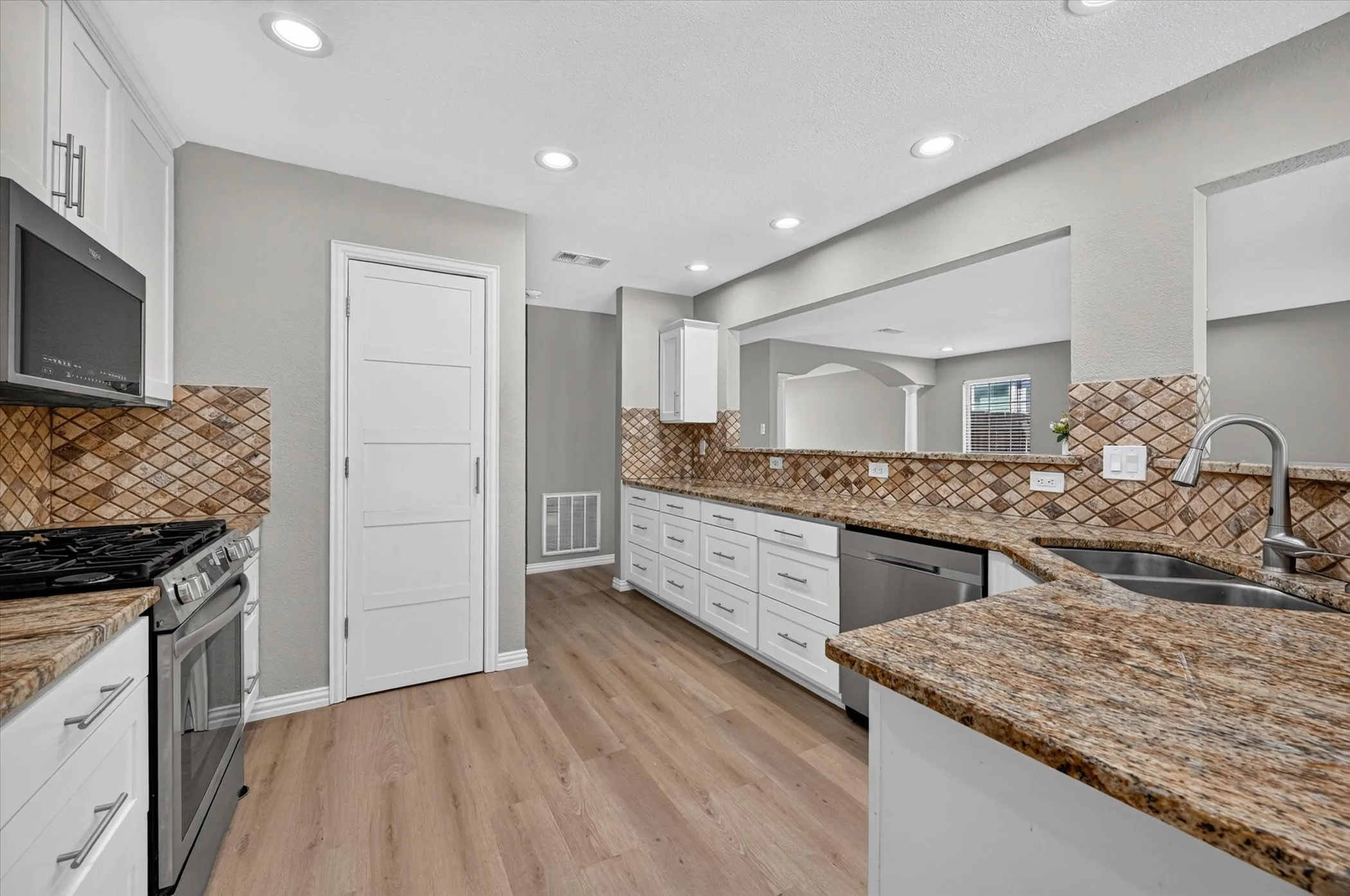 Single Family Residence For Sale in Denton County , 2704 Ridgemere Drive, Flower Mound, Texas 75028, 4 Bedroom, 3 Bathroom, 2 Garage spaces, 2,822 Sqft, built in 1992, mls#21393992, Real Estate Agent in Flower Mound, Homes For Sale in Denton county, Homes For Sale in Flower Mound, Realtor in Flower Mound Texas, Real Estate Brokerage Independent Realty Texas, Luminita Cordes Realtor