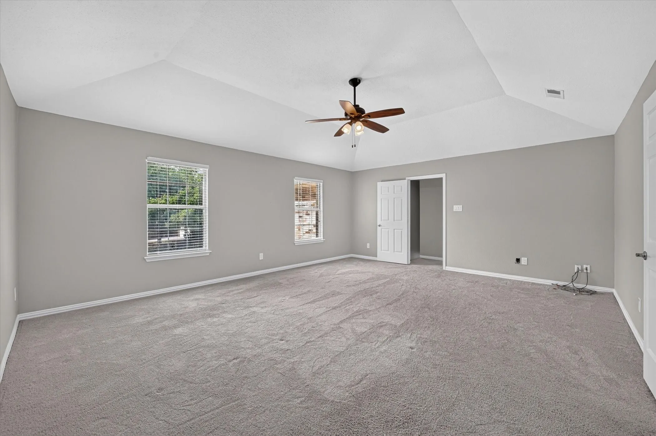 Single Family Residence For Sale in Denton County , 2704 Ridgemere Drive, Flower Mound, Texas 75028, 4 Bedroom, 3 Bathroom, 2 Garage spaces, 2,822 Sqft, built in 1992, mls#21393992, Real Estate Agent in Flower Mound, Homes For Sale in Denton county, Homes For Sale in Flower Mound, Realtor in Flower Mound Texas, Real Estate Brokerage Independent Realty Texas, Luminita Cordes Realtor