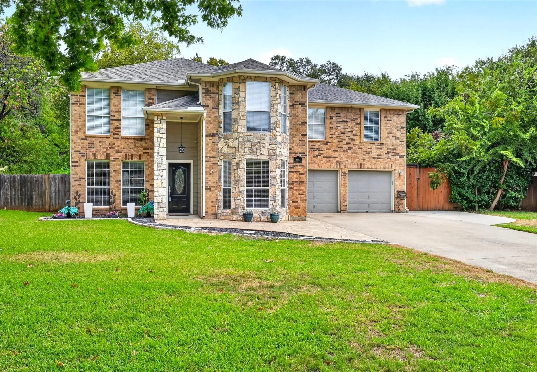 Single Family Residence For Sale in Denton County , 2704 Ridgemere Drive, Flower Mound, Texas 75028, 4 Bedroom, 3 Bathroom, 2 Garage spaces, 2,822 Sqft, built in 1992, mls#21393992, Real Estate Agent in Flower Mound, Homes For Sale in Denton county, Homes For Sale in Flower Mound, Realtor in Flower Mound Texas, Real Estate Brokerage Independent Realty Texas, Luminita Cordes Realtor