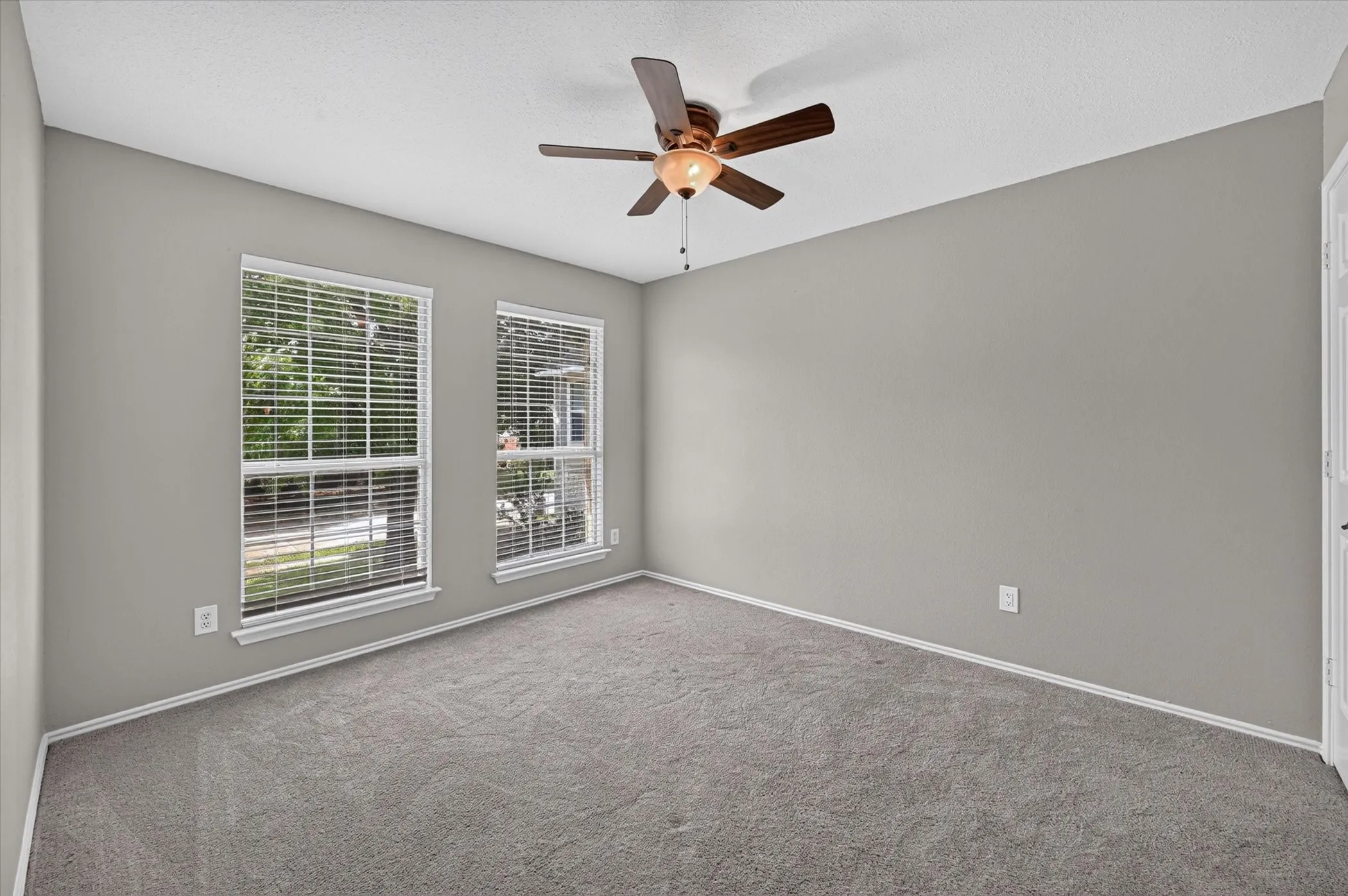 Single Family Residence For Sale in Denton County , 2704 Ridgemere Drive, Flower Mound, Texas 75028, 4 Bedroom, 3 Bathroom, 2 Garage spaces, 2,822 Sqft, built in 1992, mls#21393992, Real Estate Agent in Flower Mound, Homes For Sale in Denton county, Homes For Sale in Flower Mound, Realtor in Flower Mound Texas, Real Estate Brokerage Independent Realty Texas, Luminita Cordes Realtor