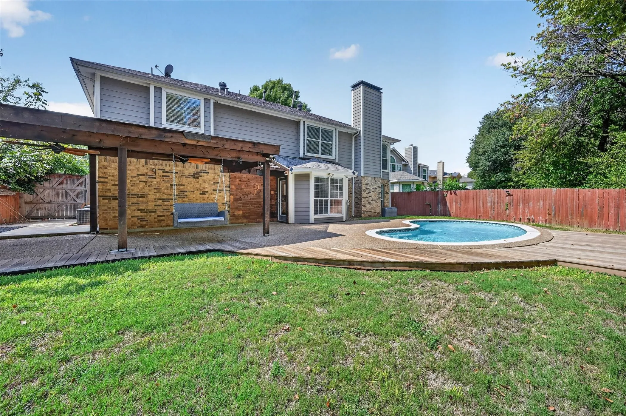 Single Family Residence For Sale in Denton County , 2704 Ridgemere Drive, Flower Mound, Texas 75028, 4 Bedroom, 3 Bathroom, 2 Garage spaces, 2,822 Sqft, built in 1992, mls#21393992, Real Estate Agent in Flower Mound, Homes For Sale in Denton county, Homes For Sale in Flower Mound, Realtor in Flower Mound Texas, Real Estate Brokerage Independent Realty Texas, Luminita Cordes Realtor