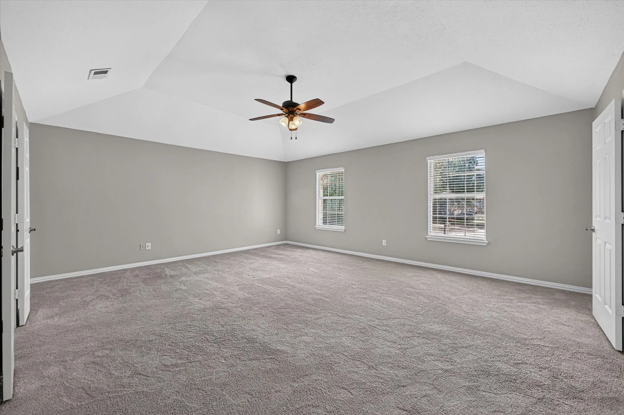 Single Family Residence For Sale in Denton County , 2704 Ridgemere Drive, Flower Mound, Texas 75028, 4 Bedroom, 3 Bathroom, 2 Garage spaces, 2,822 Sqft, built in 1992, mls#21393992, Real Estate Agent in Flower Mound, Homes For Sale in Denton county, Homes For Sale in Flower Mound, Realtor in Flower Mound Texas, Real Estate Brokerage Independent Realty Texas, Luminita Cordes Realtor