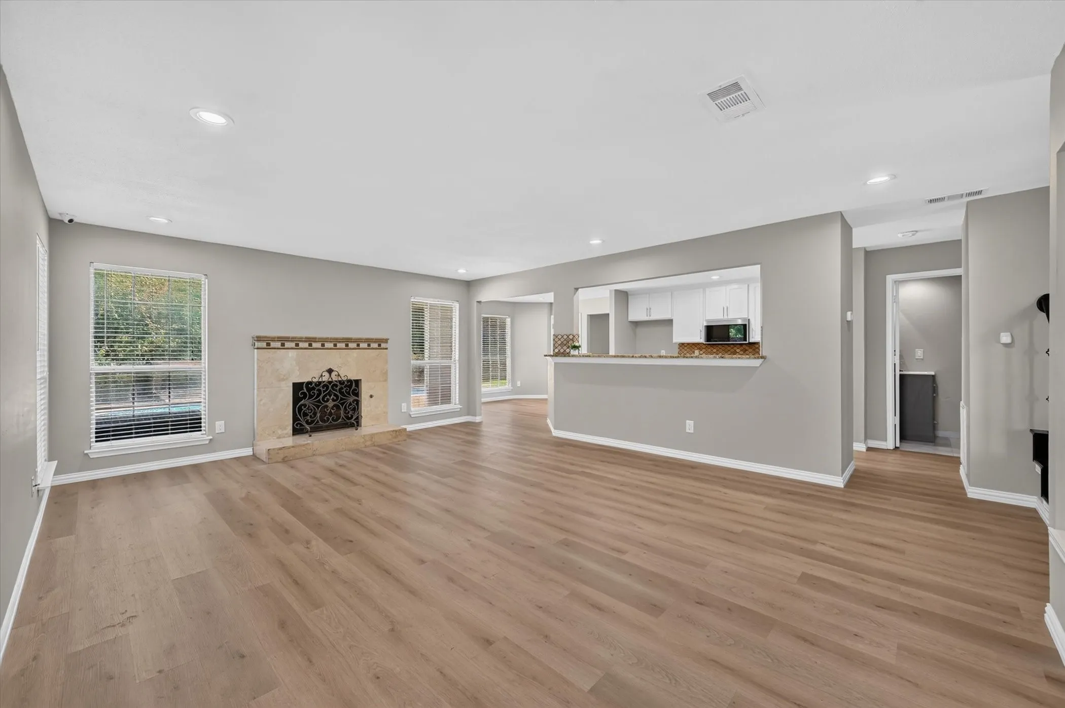 Single Family Residence For Sale in Denton County , 2704 Ridgemere Drive, Flower Mound, Texas 75028, 4 Bedroom, 3 Bathroom, 2 Garage spaces, 2,822 Sqft, built in 1992, mls#21393992, Real Estate Agent in Flower Mound, Homes For Sale in Denton county, Homes For Sale in Flower Mound, Realtor in Flower Mound Texas, Real Estate Brokerage Independent Realty Texas, Luminita Cordes Realtor