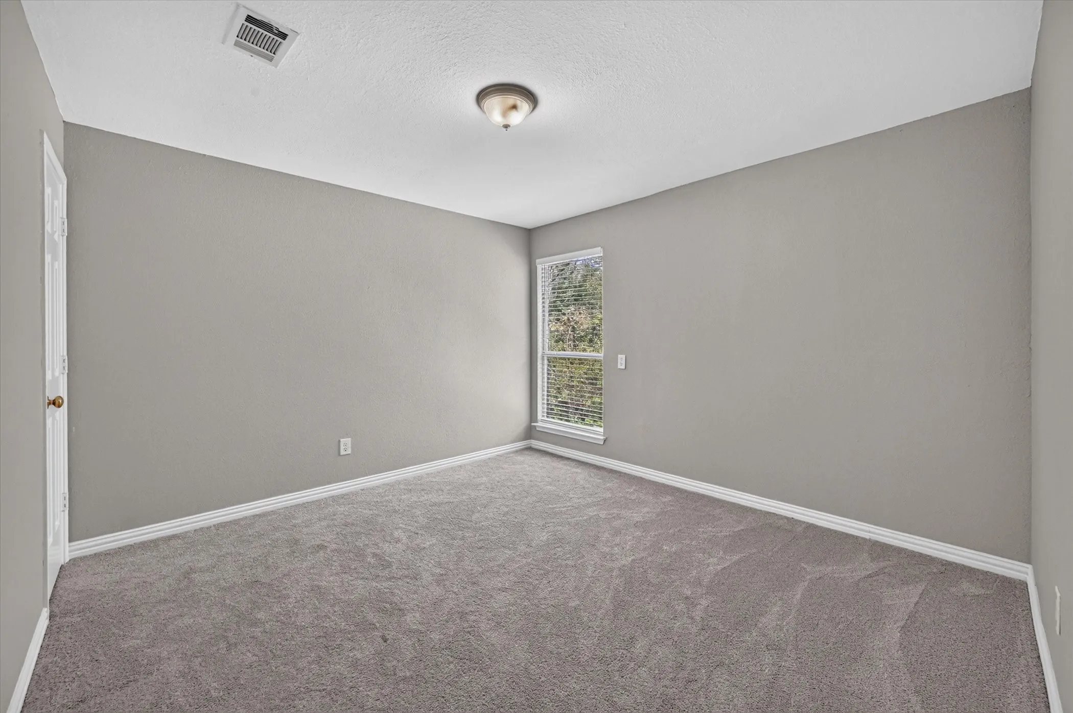 Single Family Residence For Sale in Denton County , 2704 Ridgemere Drive, Flower Mound, Texas 75028, 4 Bedroom, 3 Bathroom, 2 Garage spaces, 2,822 Sqft, built in 1992, mls#21393992, Real Estate Agent in Flower Mound, Homes For Sale in Denton county, Homes For Sale in Flower Mound, Realtor in Flower Mound Texas, Real Estate Brokerage Independent Realty Texas, Luminita Cordes Realtor