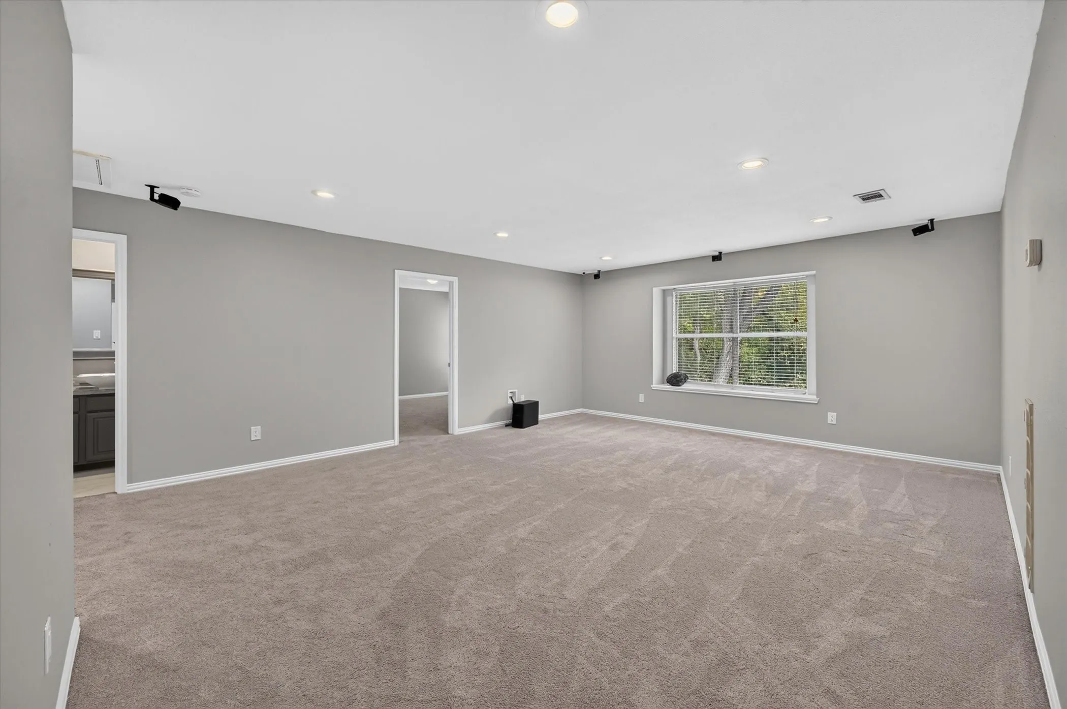 Single Family Residence For Sale in Denton County , 2704 Ridgemere Drive, Flower Mound, Texas 75028, 4 Bedroom, 3 Bathroom, 2 Garage spaces, 2,822 Sqft, built in 1992, mls#21393992, Real Estate Agent in Flower Mound, Homes For Sale in Denton county, Homes For Sale in Flower Mound, Realtor in Flower Mound Texas, Real Estate Brokerage Independent Realty Texas, Luminita Cordes Realtor