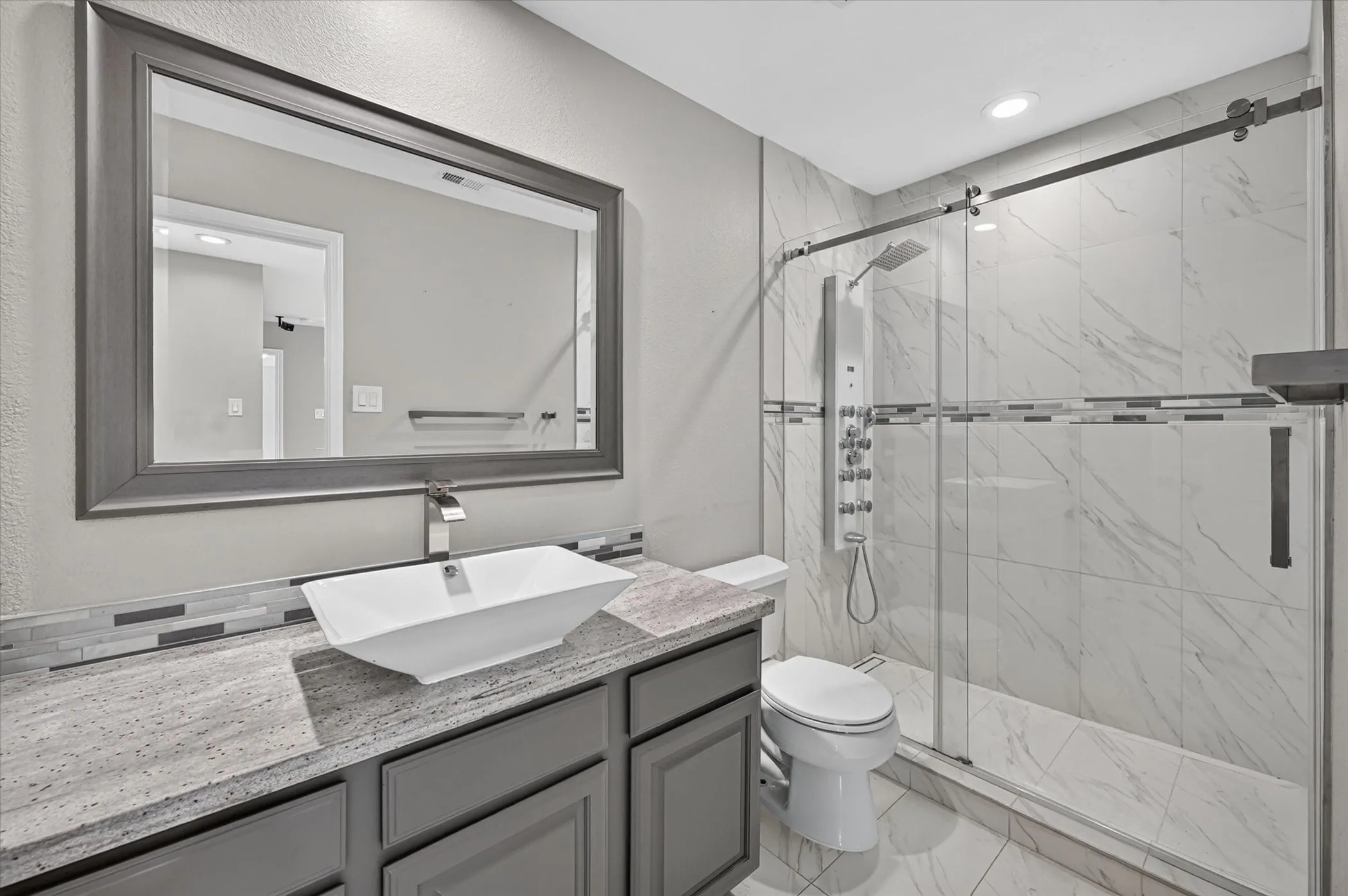 Single Family Residence For Sale in Denton County , 2704 Ridgemere Drive, Flower Mound, Texas 75028, 4 Bedroom, 3 Bathroom, 2 Garage spaces, 2,822 Sqft, built in 1992, mls#21393992, Real Estate Agent in Flower Mound, Homes For Sale in Denton county, Homes For Sale in Flower Mound, Realtor in Flower Mound Texas, Real Estate Brokerage Independent Realty Texas, Luminita Cordes Realtor