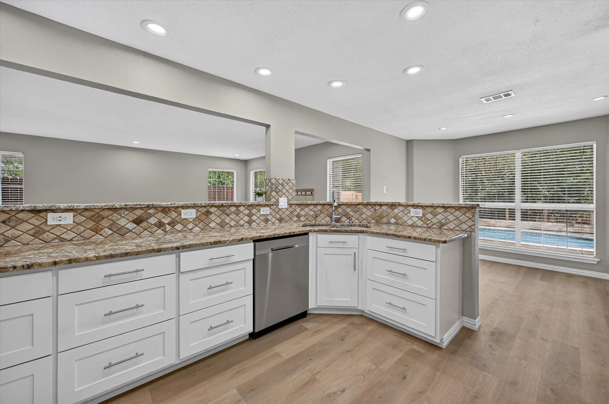 Single Family Residence For Sale in Denton County , 2704 Ridgemere Drive, Flower Mound, Texas 75028, 4 Bedroom, 3 Bathroom, 2 Garage spaces, 2,822 Sqft, built in 1992, mls#21393992, Real Estate Agent in Flower Mound, Homes For Sale in Denton county, Homes For Sale in Flower Mound, Realtor in Flower Mound Texas, Real Estate Brokerage Independent Realty Texas, Luminita Cordes Realtor