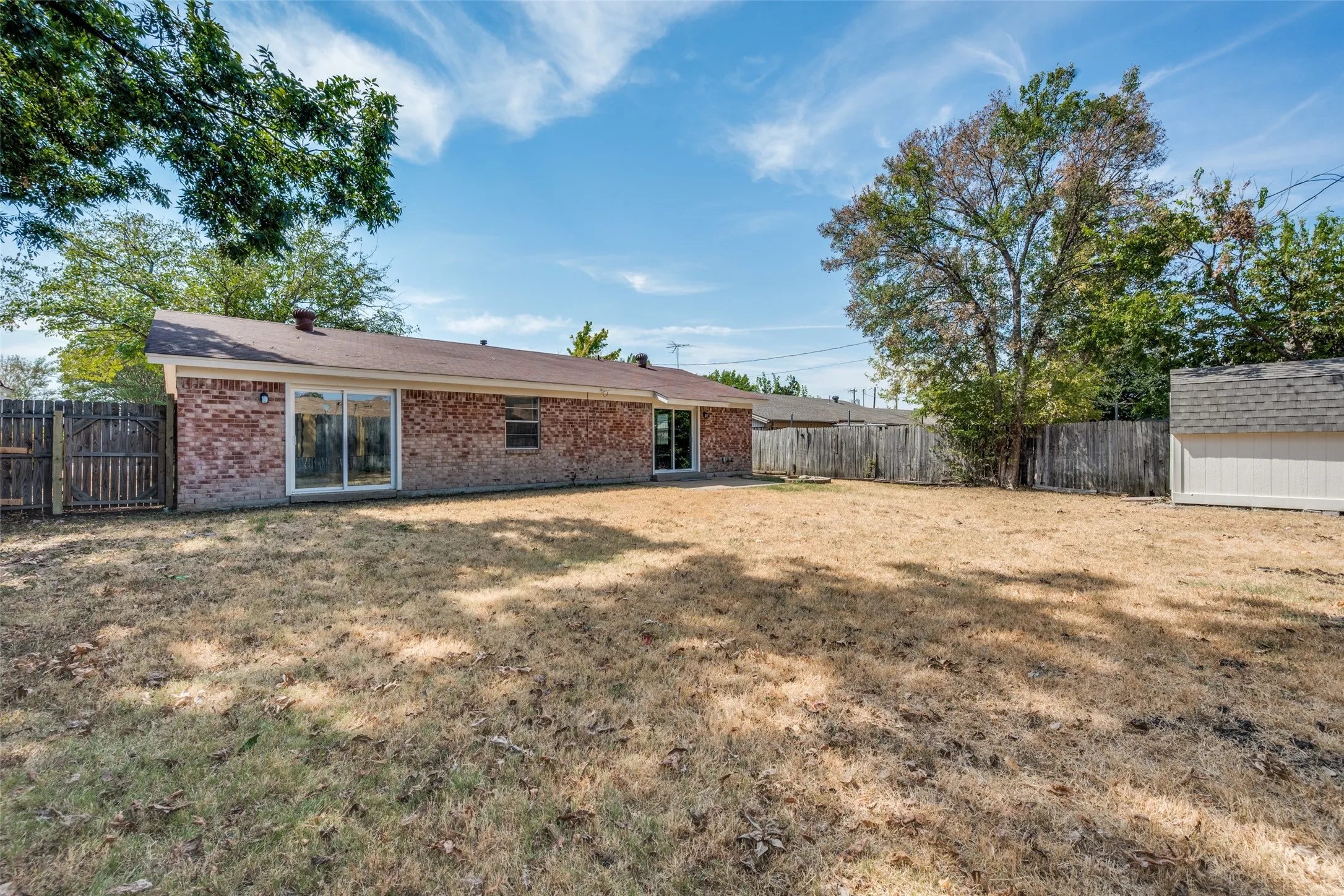 Single Family Residence For Sale in Tarrant County , 5909 Kary Lynn Drive S, Watauga, Texas 76148, 3 Bedroom, 2 Bathroom, 2 Garage spaces, 1,146 Sqft, built in 1974, mls#21395357, Real Estate Agent in Watauga, Homes For Sale in Tarrant county, Homes For Sale in Watauga, Realtor in Watauga Texas, Real Estate Brokerage Independent Realty Texas, Luminita Cordes Realtor