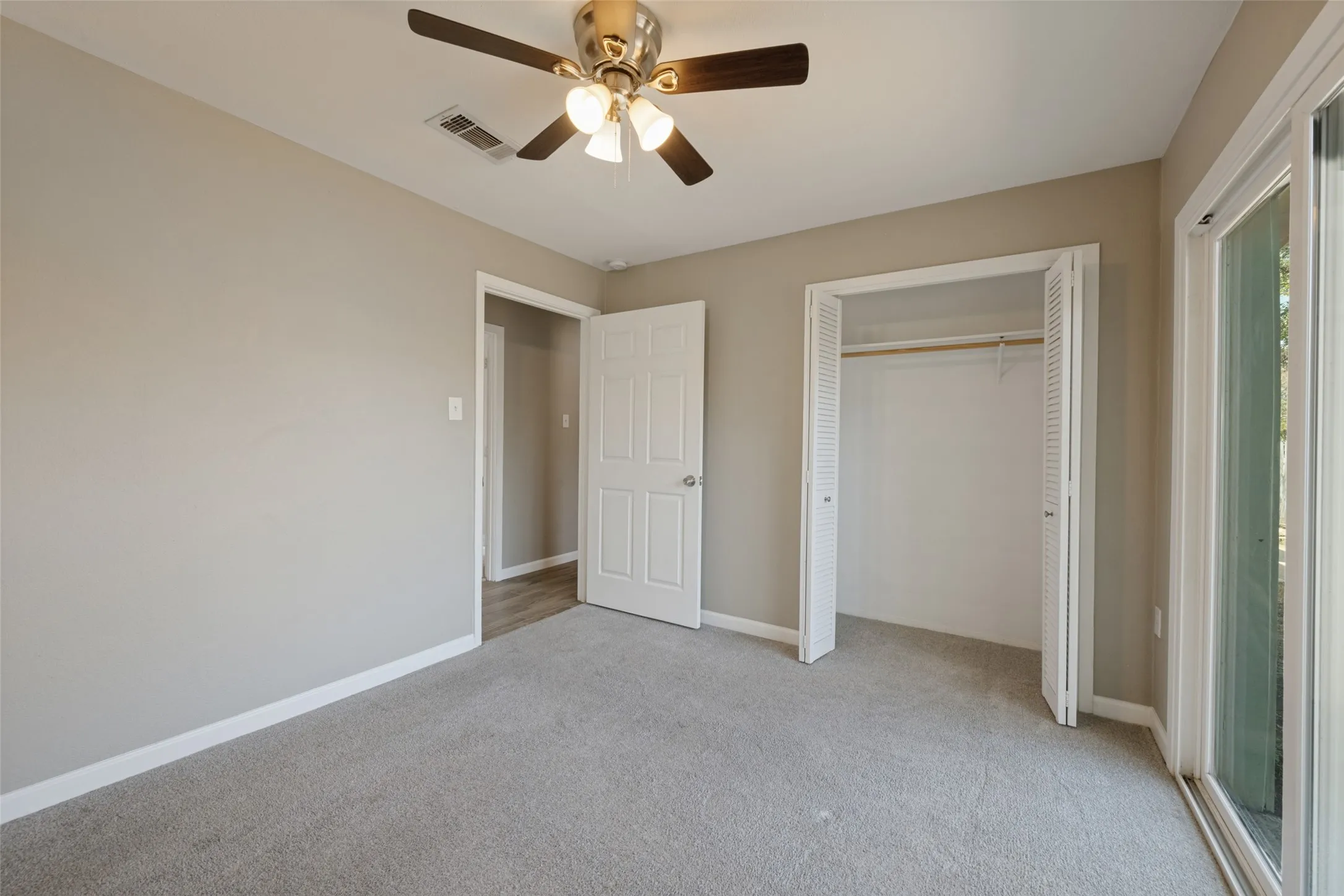 Single Family Residence For Sale in Tarrant County , 5909 Kary Lynn Drive S, Watauga, Texas 76148, 3 Bedroom, 2 Bathroom, 2 Garage spaces, 1,146 Sqft, built in 1974, mls#21395357, Real Estate Agent in Watauga, Homes For Sale in Tarrant county, Homes For Sale in Watauga, Realtor in Watauga Texas, Real Estate Brokerage Independent Realty Texas, Luminita Cordes Realtor