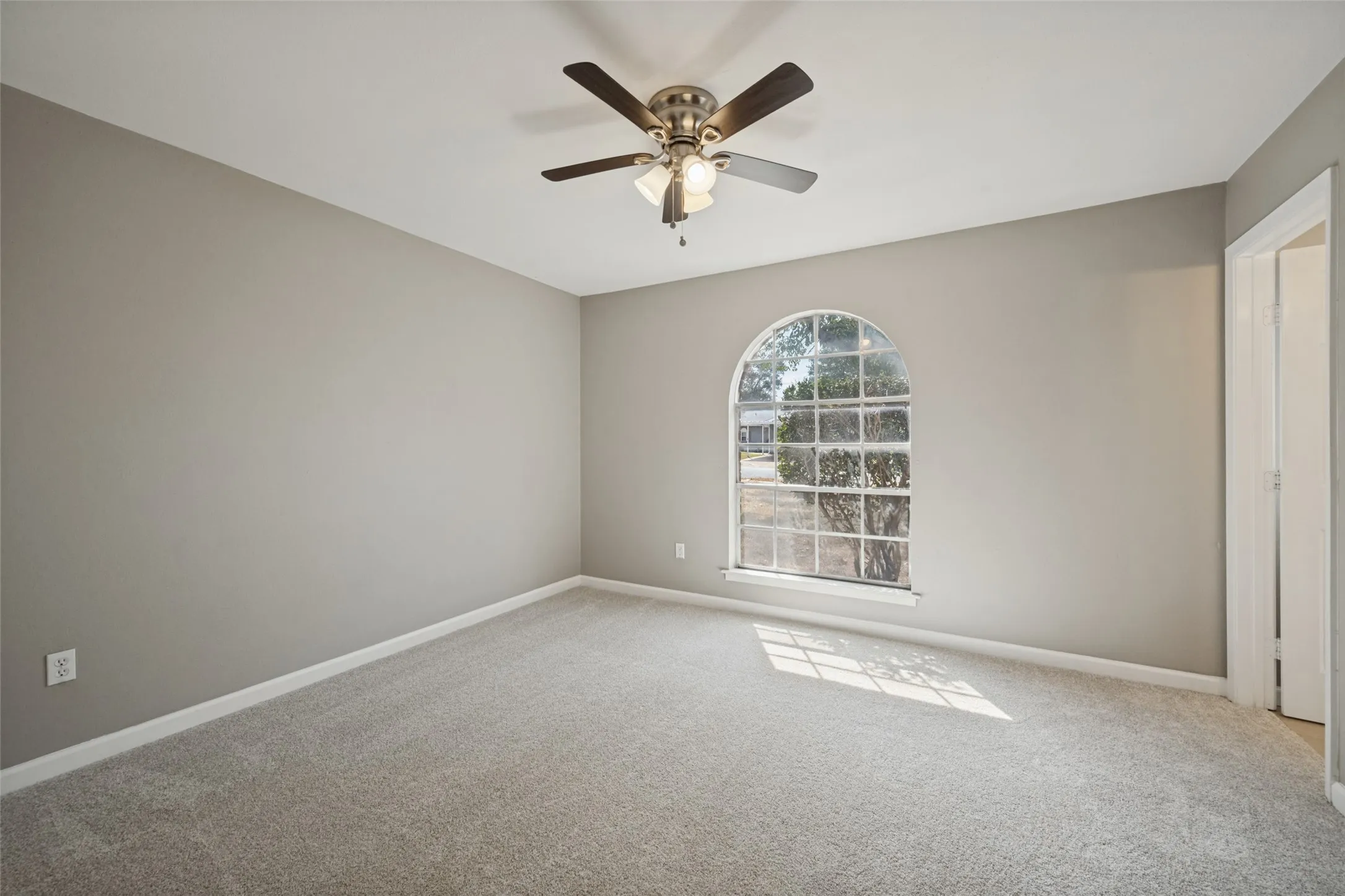 Single Family Residence For Sale in Tarrant County , 5909 Kary Lynn Drive S, Watauga, Texas 76148, 3 Bedroom, 2 Bathroom, 2 Garage spaces, 1,146 Sqft, built in 1974, mls#21395357, Real Estate Agent in Watauga, Homes For Sale in Tarrant county, Homes For Sale in Watauga, Realtor in Watauga Texas, Real Estate Brokerage Independent Realty Texas, Luminita Cordes Realtor