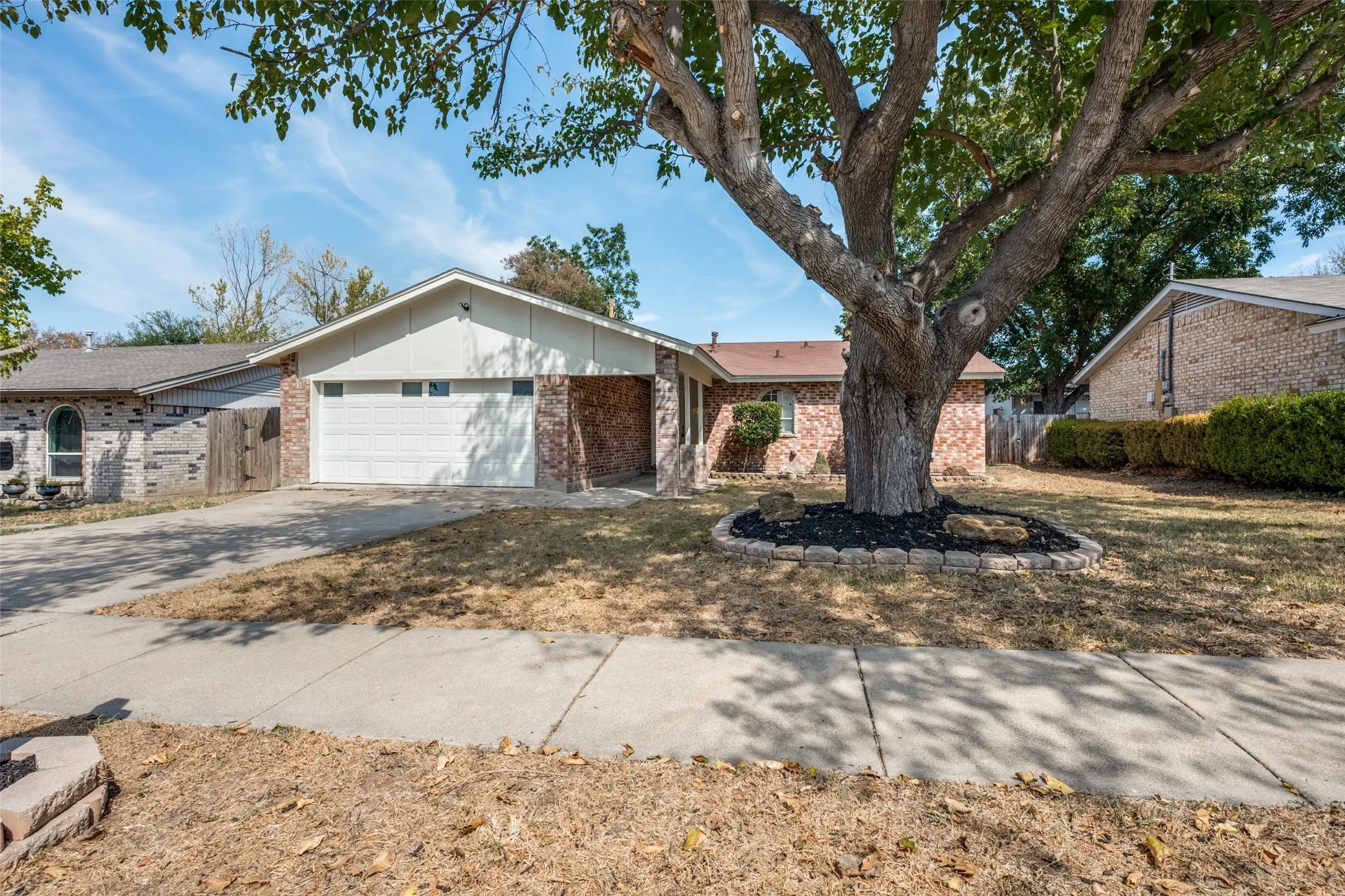 Single Family Residence For Sale in Tarrant County , 5909 Kary Lynn Drive S, Watauga, Texas 76148, 3 Bedroom, 2 Bathroom, 2 Garage spaces, 1,146 Sqft, built in 1974, mls#21395357, Real Estate Agent in Watauga, Homes For Sale in Tarrant county, Homes For Sale in Watauga, Realtor in Watauga Texas, Real Estate Brokerage Independent Realty Texas, Luminita Cordes Realtor