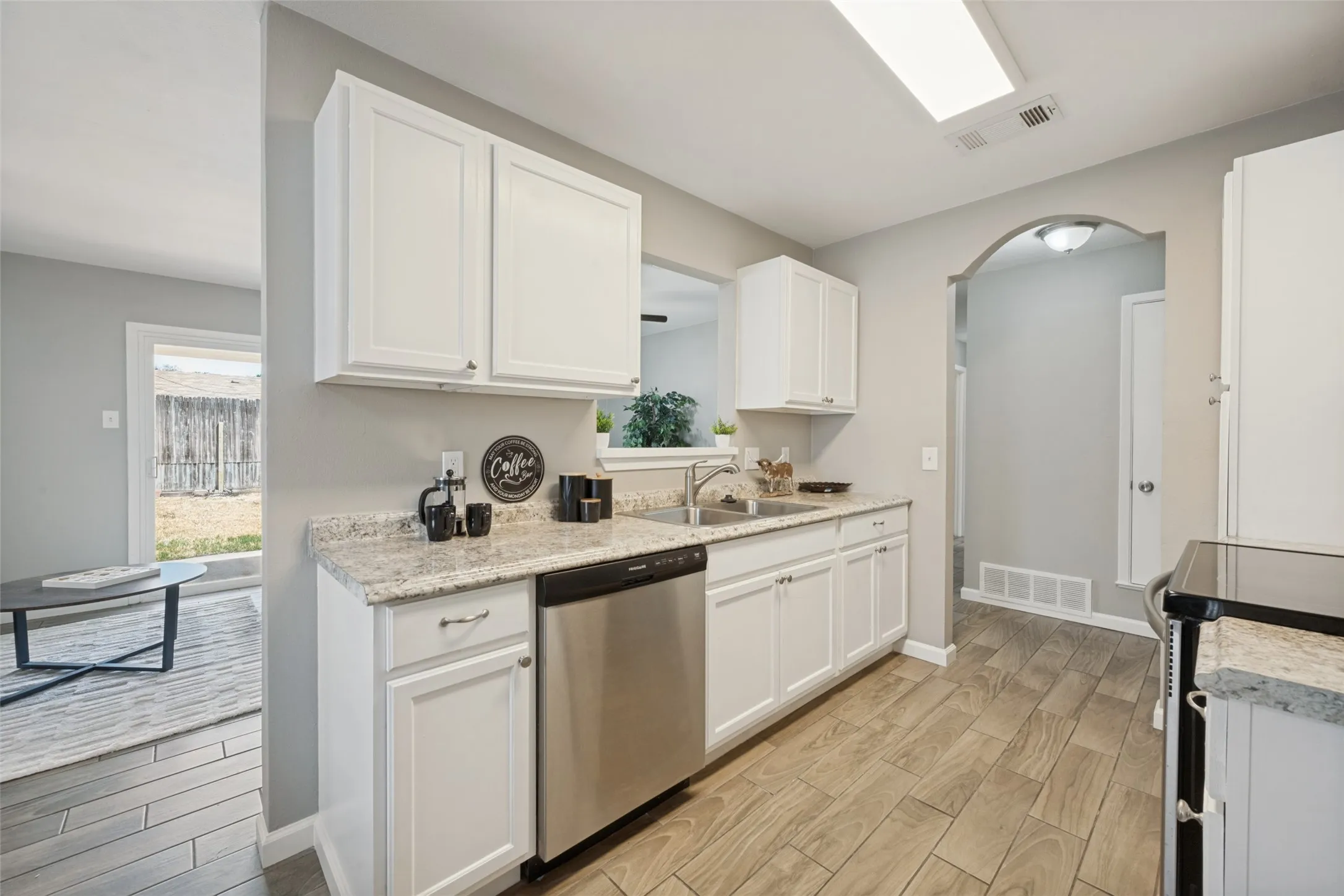 Single Family Residence For Sale in Tarrant County , 5909 Kary Lynn Drive S, Watauga, Texas 76148, 3 Bedroom, 2 Bathroom, 2 Garage spaces, 1,146 Sqft, built in 1974, mls#21395357, Real Estate Agent in Watauga, Homes For Sale in Tarrant county, Homes For Sale in Watauga, Realtor in Watauga Texas, Real Estate Brokerage Independent Realty Texas, Luminita Cordes Realtor