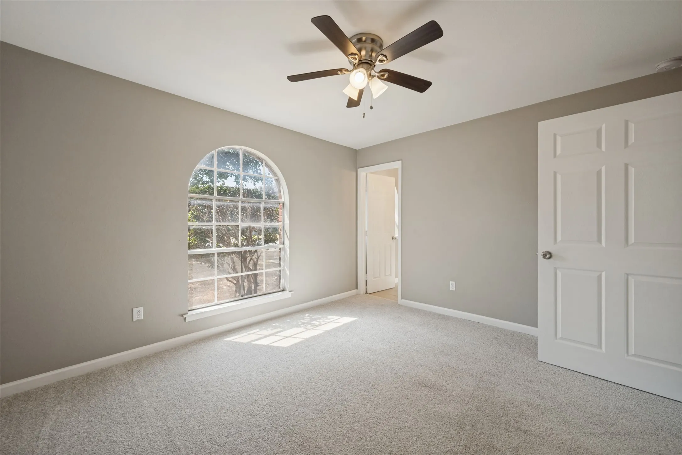 Single Family Residence For Sale in Tarrant County , 5909 Kary Lynn Drive S, Watauga, Texas 76148, 3 Bedroom, 2 Bathroom, 2 Garage spaces, 1,146 Sqft, built in 1974, mls#21395357, Real Estate Agent in Watauga, Homes For Sale in Tarrant county, Homes For Sale in Watauga, Realtor in Watauga Texas, Real Estate Brokerage Independent Realty Texas, Luminita Cordes Realtor