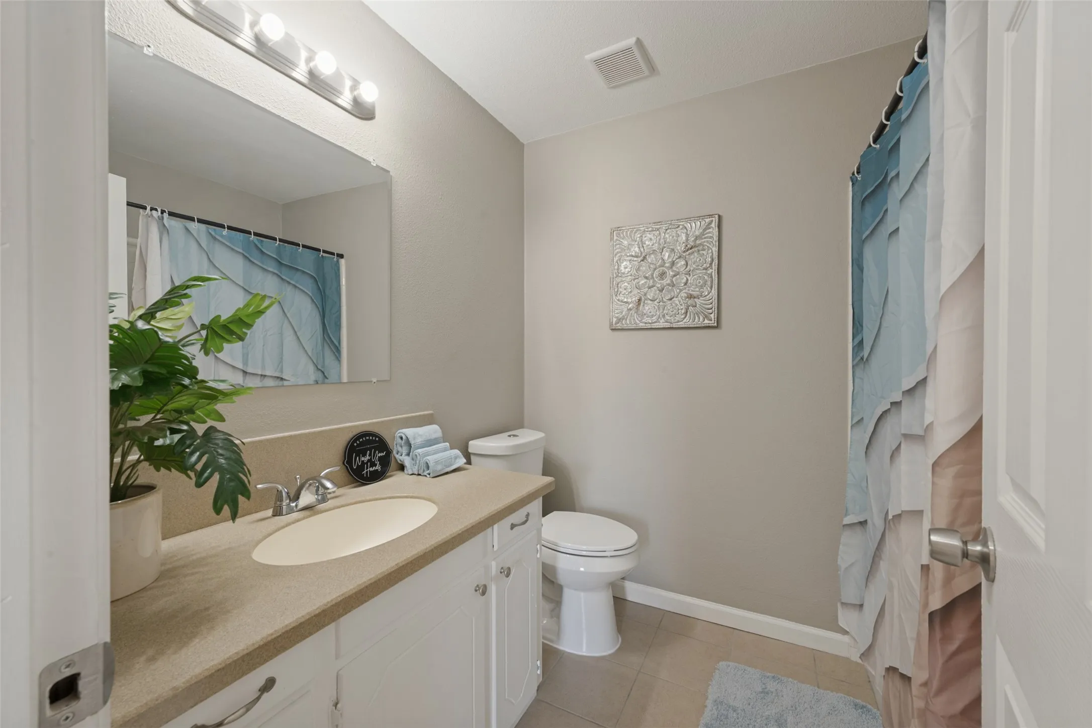 Single Family Residence For Sale in Tarrant County , 5909 Kary Lynn Drive S, Watauga, Texas 76148, 3 Bedroom, 2 Bathroom, 2 Garage spaces, 1,146 Sqft, built in 1974, mls#21395357, Real Estate Agent in Watauga, Homes For Sale in Tarrant county, Homes For Sale in Watauga, Realtor in Watauga Texas, Real Estate Brokerage Independent Realty Texas, Luminita Cordes Realtor