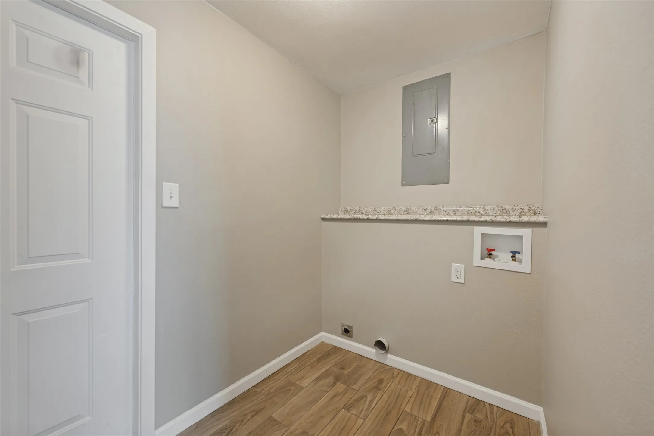 Single Family Residence For Sale in Tarrant County , 5909 Kary Lynn Drive S, Watauga, Texas 76148, 3 Bedroom, 2 Bathroom, 2 Garage spaces, 1,146 Sqft, built in 1974, mls#21395357, Real Estate Agent in Watauga, Homes For Sale in Tarrant county, Homes For Sale in Watauga, Realtor in Watauga Texas, Real Estate Brokerage Independent Realty Texas, Luminita Cordes Realtor