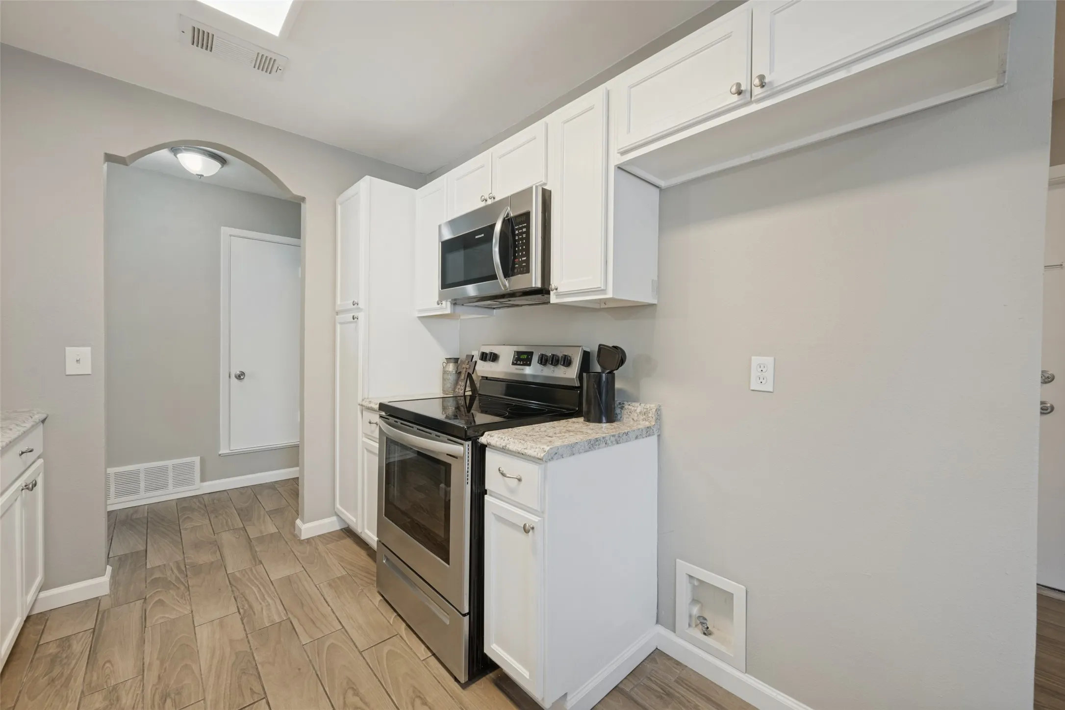 Single Family Residence For Sale in Tarrant County , 5909 Kary Lynn Drive S, Watauga, Texas 76148, 3 Bedroom, 2 Bathroom, 2 Garage spaces, 1,146 Sqft, built in 1974, mls#21395357, Real Estate Agent in Watauga, Homes For Sale in Tarrant county, Homes For Sale in Watauga, Realtor in Watauga Texas, Real Estate Brokerage Independent Realty Texas, Luminita Cordes Realtor