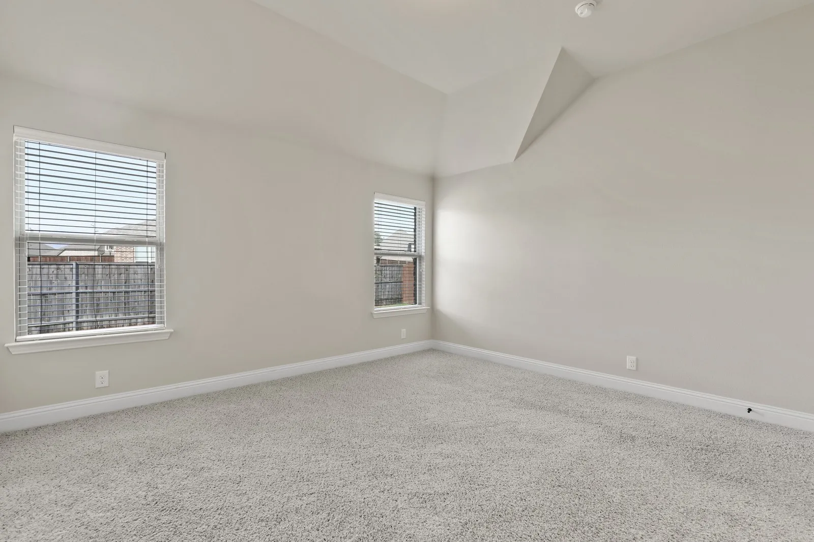 Single Family Residence For Sale in Grayson County , 4914 Camp Verde Circle, Sherman, Texas 75092, 4 Bedroom, 2 Bathroom, 2 Garage spaces, 2,061 Sqft, built in 2015, mls#21395364, Real Estate Agent in Sherman, Homes For Sale in Grayson county, Homes For Sale in Sherman, Realtor in Sherman Texas, Real Estate Brokerage Independent Realty Texas, Luminita Cordes Realtor