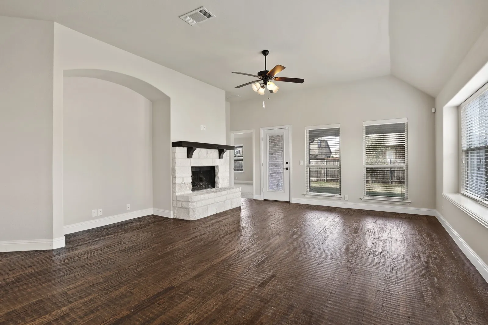 Single Family Residence For Sale in Grayson County , 4914 Camp Verde Circle, Sherman, Texas 75092, 4 Bedroom, 2 Bathroom, 2 Garage spaces, 2,061 Sqft, built in 2015, mls#21395364, Real Estate Agent in Sherman, Homes For Sale in Grayson county, Homes For Sale in Sherman, Realtor in Sherman Texas, Real Estate Brokerage Independent Realty Texas, Luminita Cordes Realtor