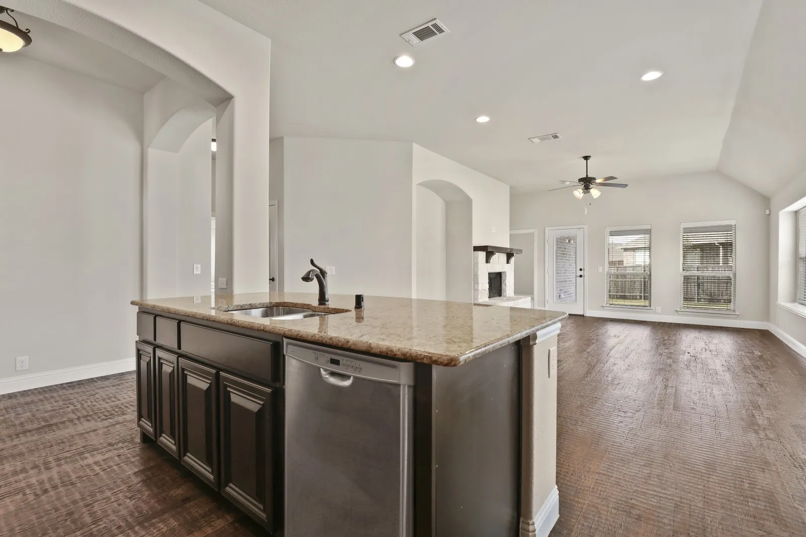 Single Family Residence For Sale in Grayson County , 4914 Camp Verde Circle, Sherman, Texas 75092, 4 Bedroom, 2 Bathroom, 2 Garage spaces, 2,061 Sqft, built in 2015, mls#21395364, Real Estate Agent in Sherman, Homes For Sale in Grayson county, Homes For Sale in Sherman, Realtor in Sherman Texas, Real Estate Brokerage Independent Realty Texas, Luminita Cordes Realtor