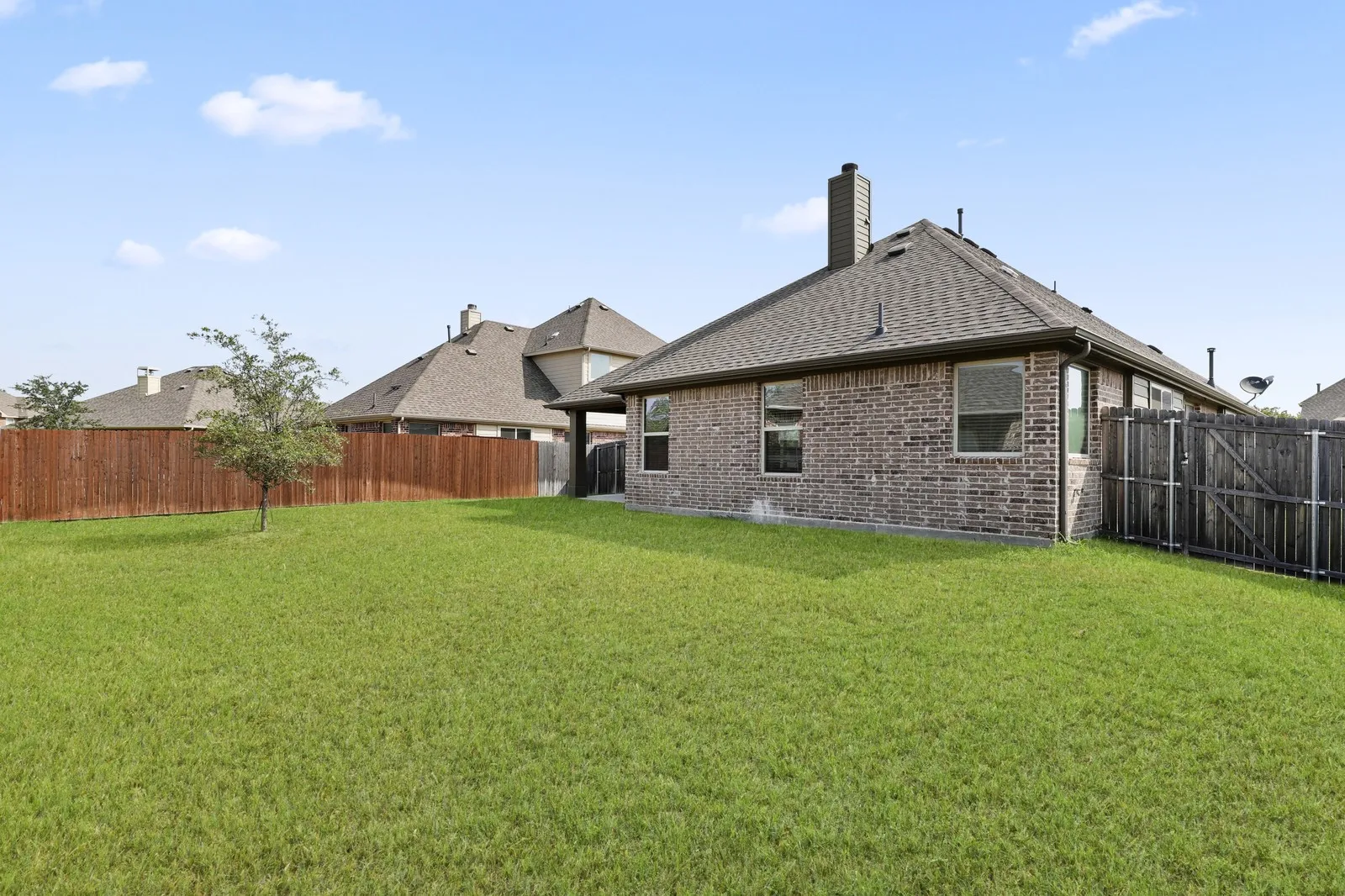 Single Family Residence For Sale in Grayson County , 4914 Camp Verde Circle, Sherman, Texas 75092, 4 Bedroom, 2 Bathroom, 2 Garage spaces, 2,061 Sqft, built in 2015, mls#21395364, Real Estate Agent in Sherman, Homes For Sale in Grayson county, Homes For Sale in Sherman, Realtor in Sherman Texas, Real Estate Brokerage Independent Realty Texas, Luminita Cordes Realtor