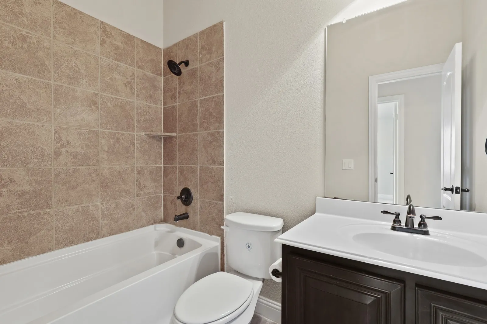 Single Family Residence For Sale in Grayson County , 4914 Camp Verde Circle, Sherman, Texas 75092, 4 Bedroom, 2 Bathroom, 2 Garage spaces, 2,061 Sqft, built in 2015, mls#21395364, Real Estate Agent in Sherman, Homes For Sale in Grayson county, Homes For Sale in Sherman, Realtor in Sherman Texas, Real Estate Brokerage Independent Realty Texas, Luminita Cordes Realtor