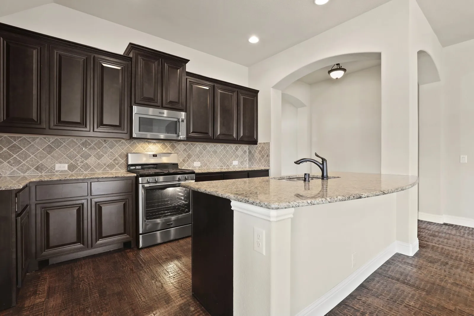 Single Family Residence For Sale in Grayson County , 4914 Camp Verde Circle, Sherman, Texas 75092, 4 Bedroom, 2 Bathroom, 2 Garage spaces, 2,061 Sqft, built in 2015, mls#21395364, Real Estate Agent in Sherman, Homes For Sale in Grayson county, Homes For Sale in Sherman, Realtor in Sherman Texas, Real Estate Brokerage Independent Realty Texas, Luminita Cordes Realtor