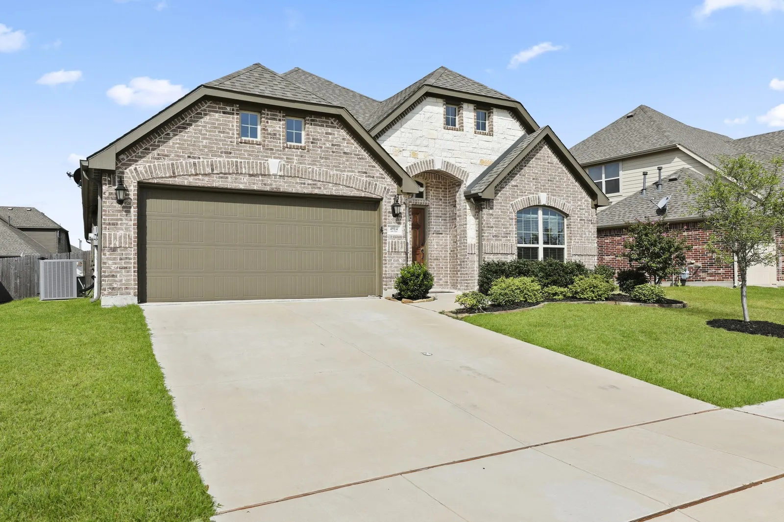 Single Family Residence For Sale in Grayson County , 4914 Camp Verde Circle, Sherman, Texas 75092, 4 Bedroom, 2 Bathroom, 2 Garage spaces, 2,061 Sqft, built in 2015, mls#21395364, Real Estate Agent in Sherman, Homes For Sale in Grayson county, Homes For Sale in Sherman, Realtor in Sherman Texas, Real Estate Brokerage Independent Realty Texas, Luminita Cordes Realtor