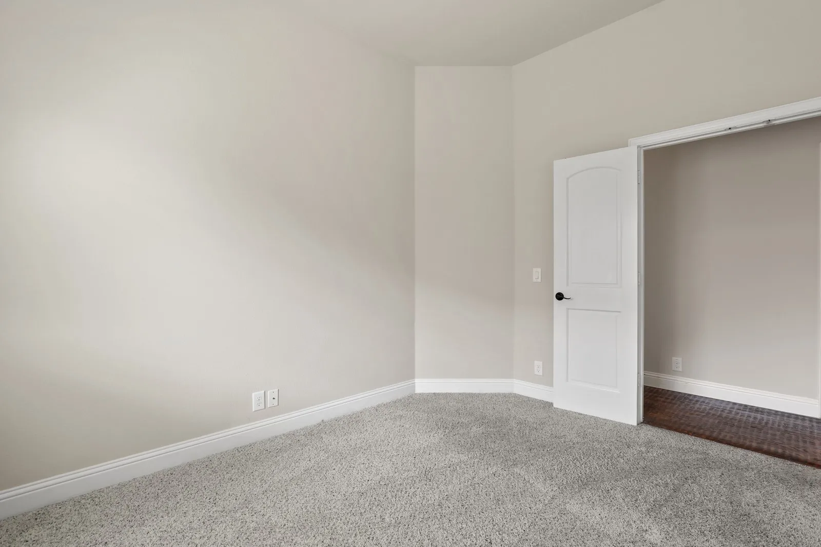 Single Family Residence For Sale in Grayson County , 4914 Camp Verde Circle, Sherman, Texas 75092, 4 Bedroom, 2 Bathroom, 2 Garage spaces, 2,061 Sqft, built in 2015, mls#21395364, Real Estate Agent in Sherman, Homes For Sale in Grayson county, Homes For Sale in Sherman, Realtor in Sherman Texas, Real Estate Brokerage Independent Realty Texas, Luminita Cordes Realtor