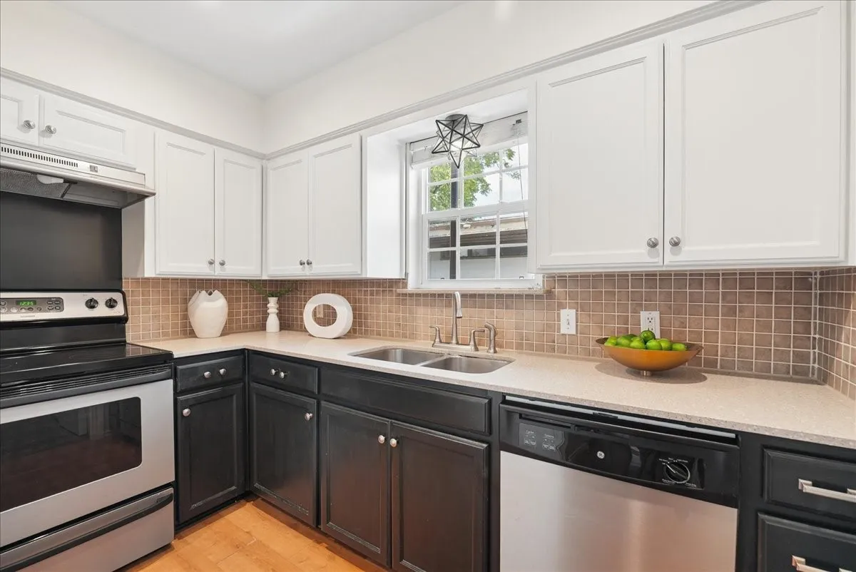 Condominium For Sale in Dallas County , 3212 Daniel Avenue D, University Park, Texas 75205, 2 Bedroom, 2 Bathroom, Garage spaces, 1,190 Sqft, built in 1971, mls#21394322, Real Estate Agent in University Park, Homes For Sale in Dallas county, Homes For Sale in University Park, Realtor in University Park Texas, Real Estate Brokerage Independent Realty Texas, Luminita Cordes Realtor