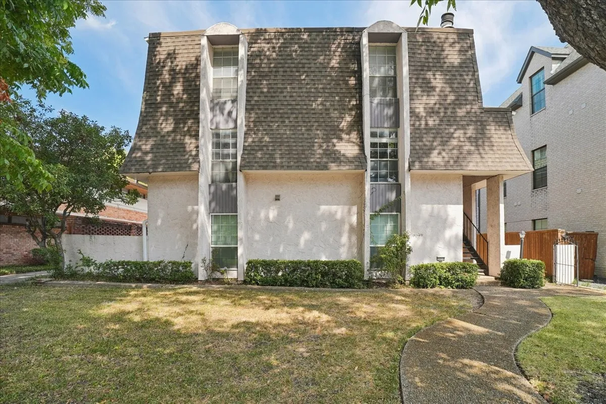 Condominium For Sale in Dallas County , 3212 Daniel Avenue D, University Park, Texas 75205, 2 Bedroom, 2 Bathroom, Garage spaces, 1,190 Sqft, built in 1971, mls#21394322, Real Estate Agent in University Park, Homes For Sale in Dallas county, Homes For Sale in University Park, Realtor in University Park Texas, Real Estate Brokerage Independent Realty Texas, Luminita Cordes Realtor