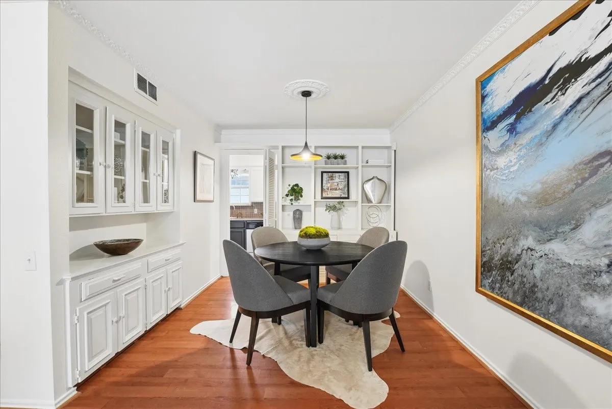 Condominium For Sale in Dallas County , 3212 Daniel Avenue D, University Park, Texas 75205, 2 Bedroom, 2 Bathroom, Garage spaces, 1,190 Sqft, built in 1971, mls#21394322, Real Estate Agent in University Park, Homes For Sale in Dallas county, Homes For Sale in University Park, Realtor in University Park Texas, Real Estate Brokerage Independent Realty Texas, Luminita Cordes Realtor