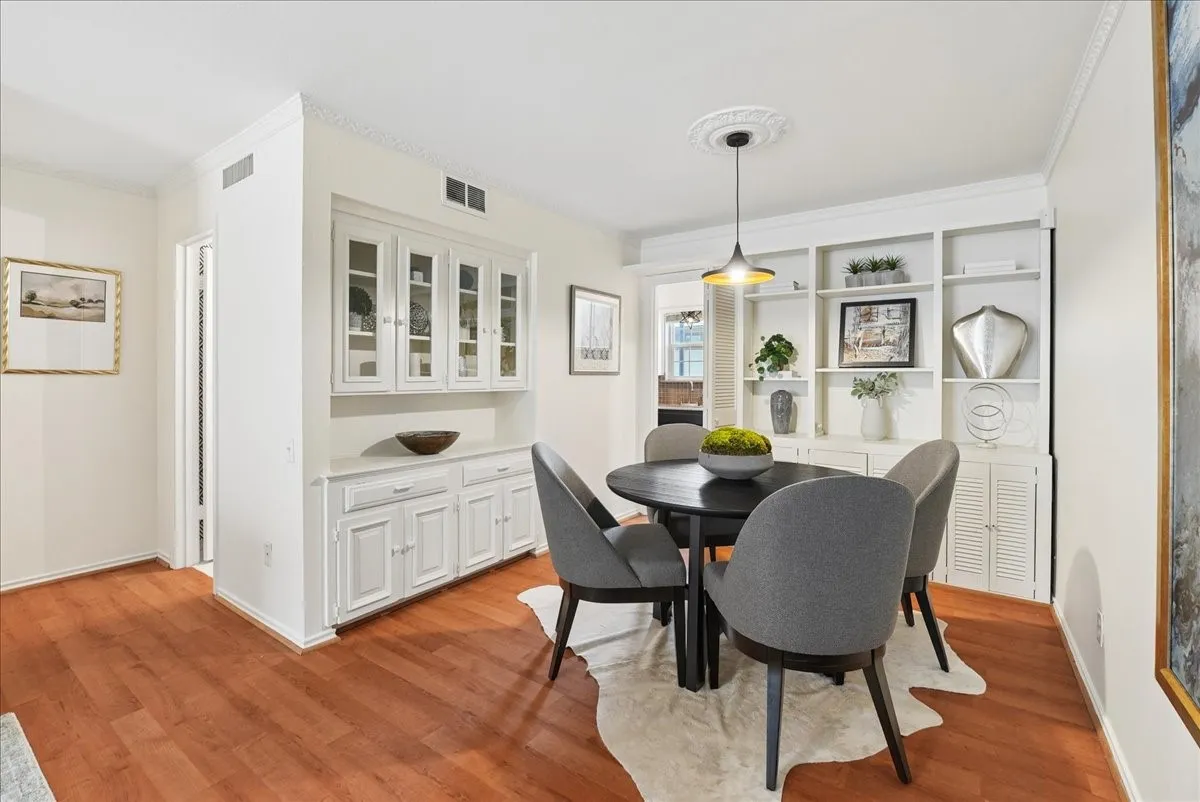 Condominium For Sale in Dallas County , 3212 Daniel Avenue D, University Park, Texas 75205, 2 Bedroom, 2 Bathroom, Garage spaces, 1,190 Sqft, built in 1971, mls#21394322, Real Estate Agent in University Park, Homes For Sale in Dallas county, Homes For Sale in University Park, Realtor in University Park Texas, Real Estate Brokerage Independent Realty Texas, Luminita Cordes Realtor