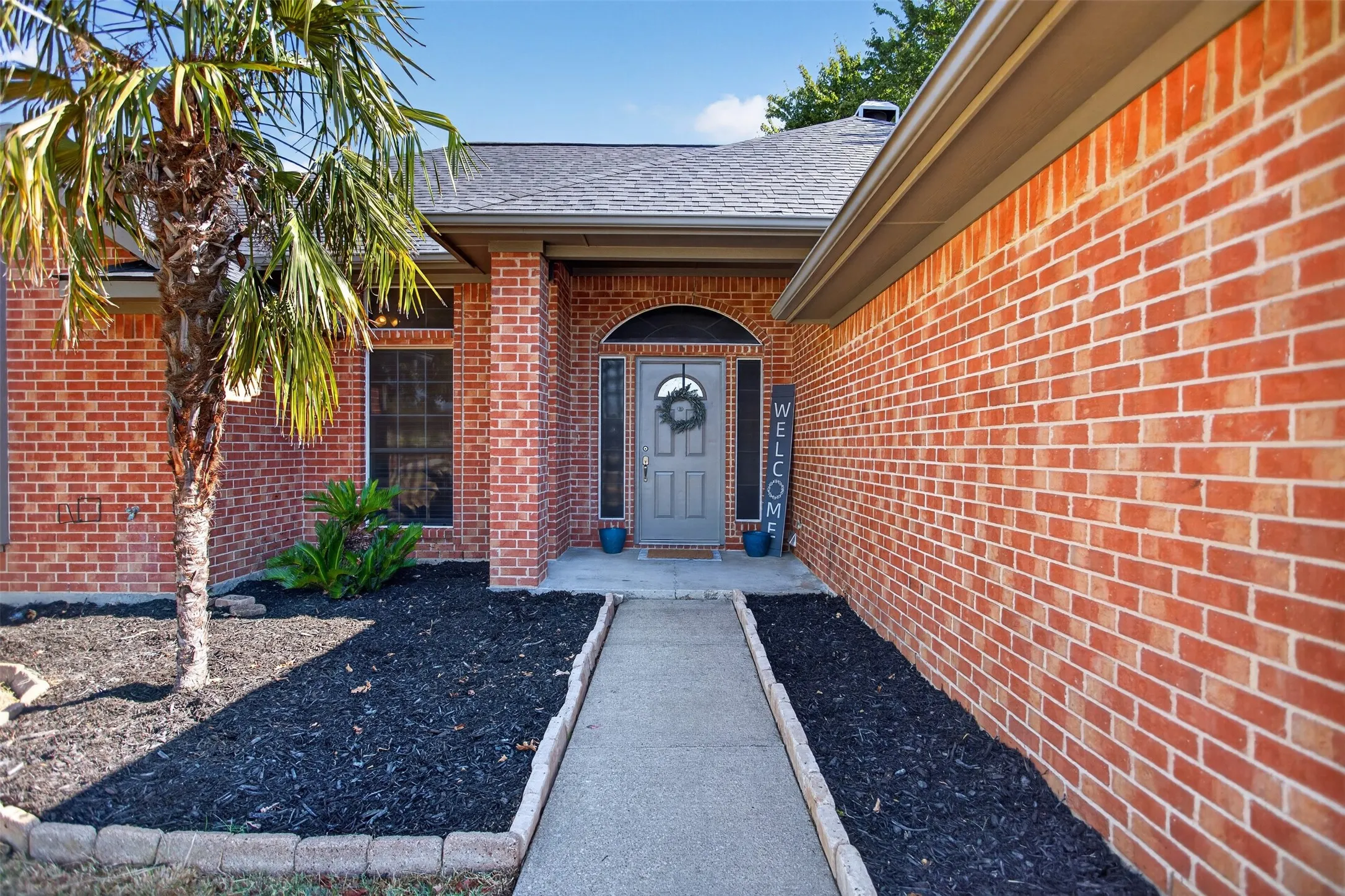 Single Family Residence For Sale in Kaufman County , 407 E Brooks Street, Forney, Texas 75126, 3 Bedroom, 2 Bathroom, Garage spaces, 1,792 Sqft, built in 2001, mls#21386843, Real Estate Agent in Forney, Homes For Sale in Kaufman county, Homes For Sale in Forney, Realtor in Forney Texas, Real Estate Brokerage Independent Realty Texas, Luminita Cordes Realtor