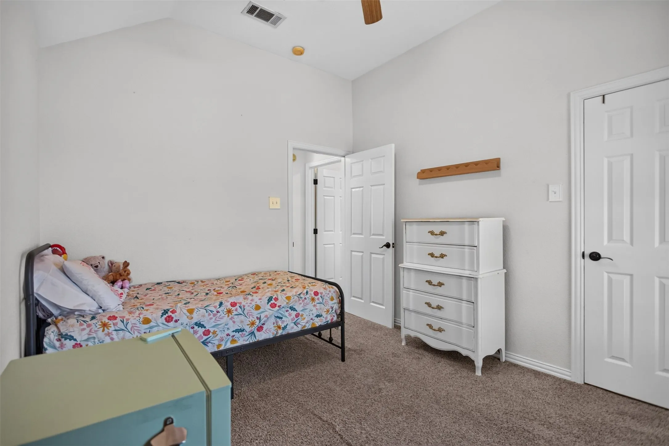 Single Family Residence For Sale in Kaufman County , 407 E Brooks Street, Forney, Texas 75126, 3 Bedroom, 2 Bathroom, Garage spaces, 1,792 Sqft, built in 2001, mls#21386843, Real Estate Agent in Forney, Homes For Sale in Kaufman county, Homes For Sale in Forney, Realtor in Forney Texas, Real Estate Brokerage Independent Realty Texas, Luminita Cordes Realtor