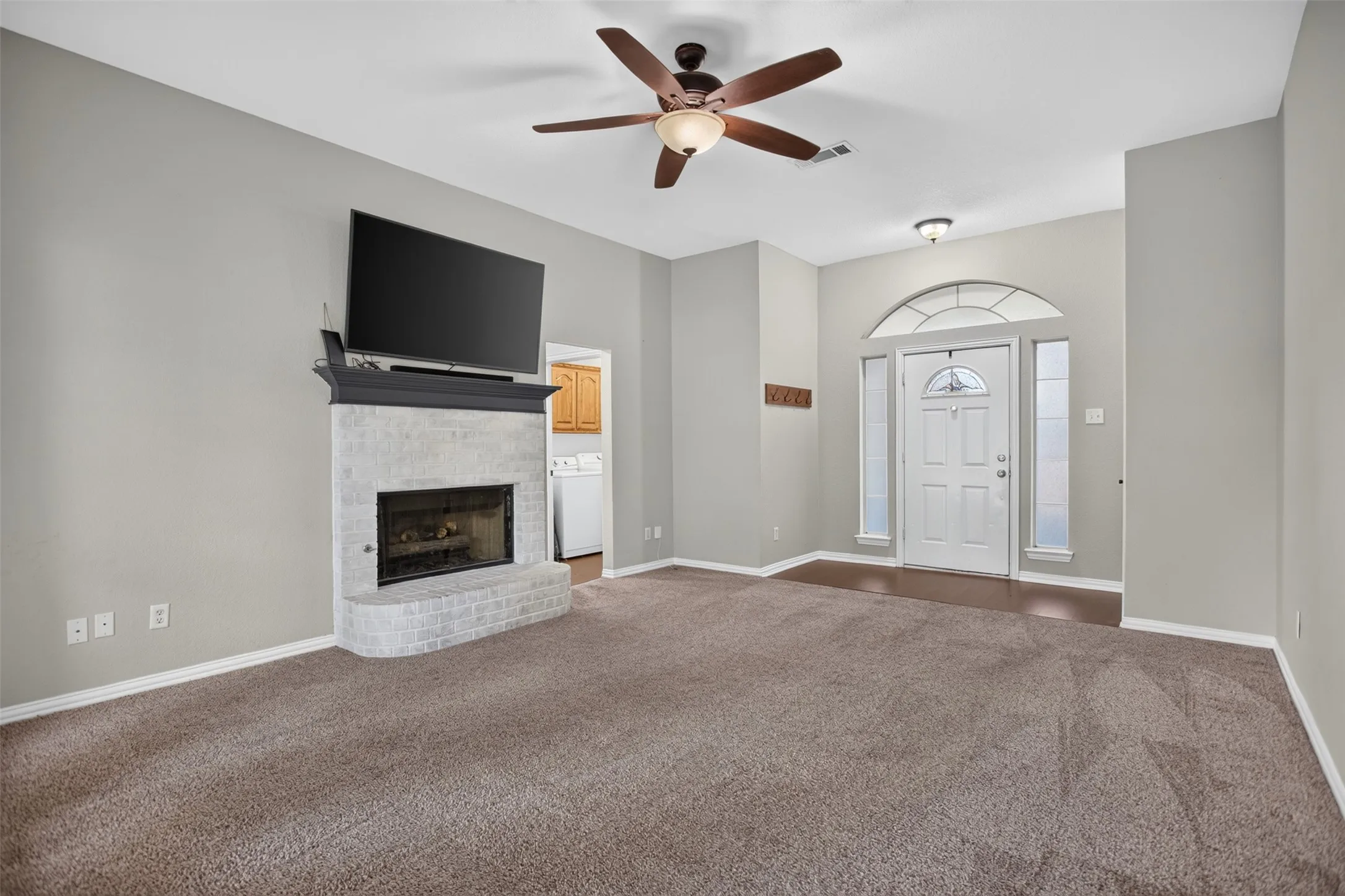 Single Family Residence For Sale in Kaufman County , 407 E Brooks Street, Forney, Texas 75126, 3 Bedroom, 2 Bathroom, Garage spaces, 1,792 Sqft, built in 2001, mls#21386843, Real Estate Agent in Forney, Homes For Sale in Kaufman county, Homes For Sale in Forney, Realtor in Forney Texas, Real Estate Brokerage Independent Realty Texas, Luminita Cordes Realtor