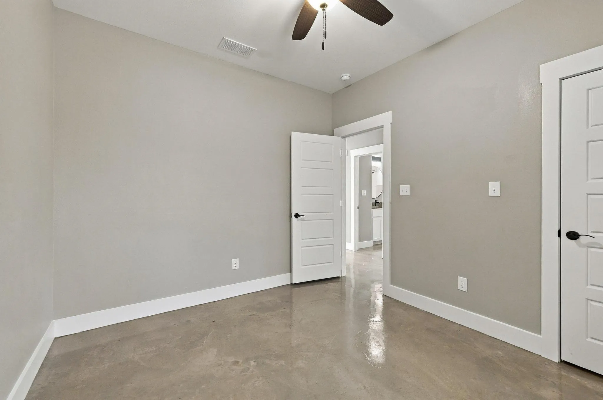 Single Family Residence For Sale in Grayson County , 225 E Washington Street, Denison, Texas 75021, 3 Bedroom, 2 Bathroom, Garage spaces, 1,138 Sqft, built in 2022, mls#21370523, Real Estate Agent in Denison, Homes For Sale in Grayson county, Homes For Sale in Denison, Realtor in Denison Texas, Real Estate Brokerage Independent Realty Texas, Luminita Cordes Realtor
