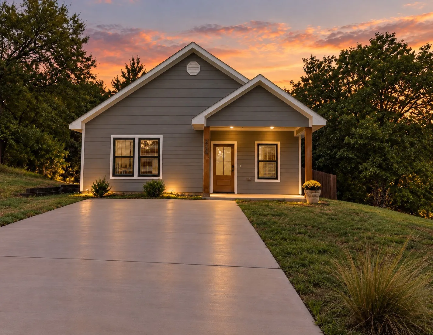 Single Family Residence For Sale in Grayson County , 225 E Washington Street, Denison, Texas 75021, 3 Bedroom, 2 Bathroom, Garage spaces, 1,138 Sqft, built in 2022, mls#21370523, Real Estate Agent in Denison, Homes For Sale in Grayson county, Homes For Sale in Denison, Realtor in Denison Texas, Real Estate Brokerage Independent Realty Texas, Luminita Cordes Realtor