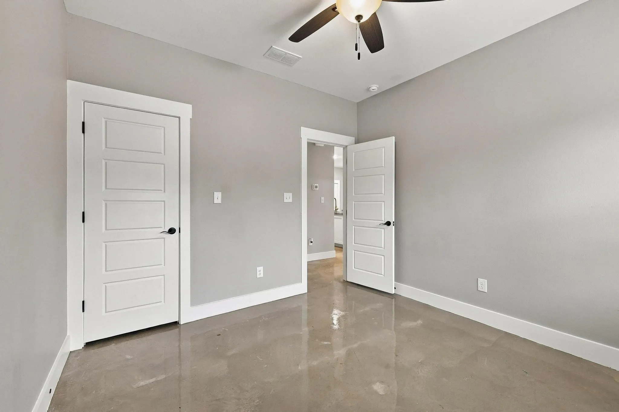 Single Family Residence For Sale in Grayson County , 225 E Washington Street, Denison, Texas 75021, 3 Bedroom, 2 Bathroom, Garage spaces, 1,138 Sqft, built in 2022, mls#21370523, Real Estate Agent in Denison, Homes For Sale in Grayson county, Homes For Sale in Denison, Realtor in Denison Texas, Real Estate Brokerage Independent Realty Texas, Luminita Cordes Realtor
